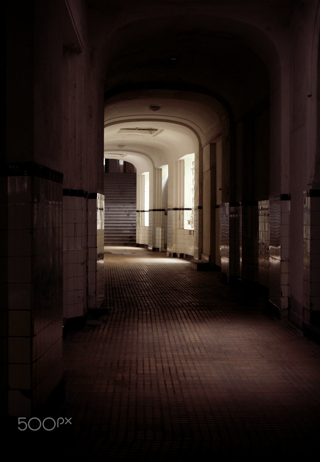 Canon EOS 450D (EOS Rebel XSi / EOS Kiss X2) sample photo. Passage in some building photography