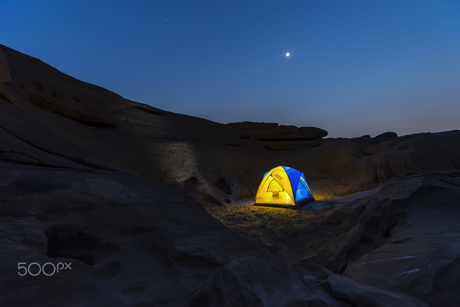 Sony a7 II + Canon EF 16-35mm F2.8L II USM sample photo. In the dark photography