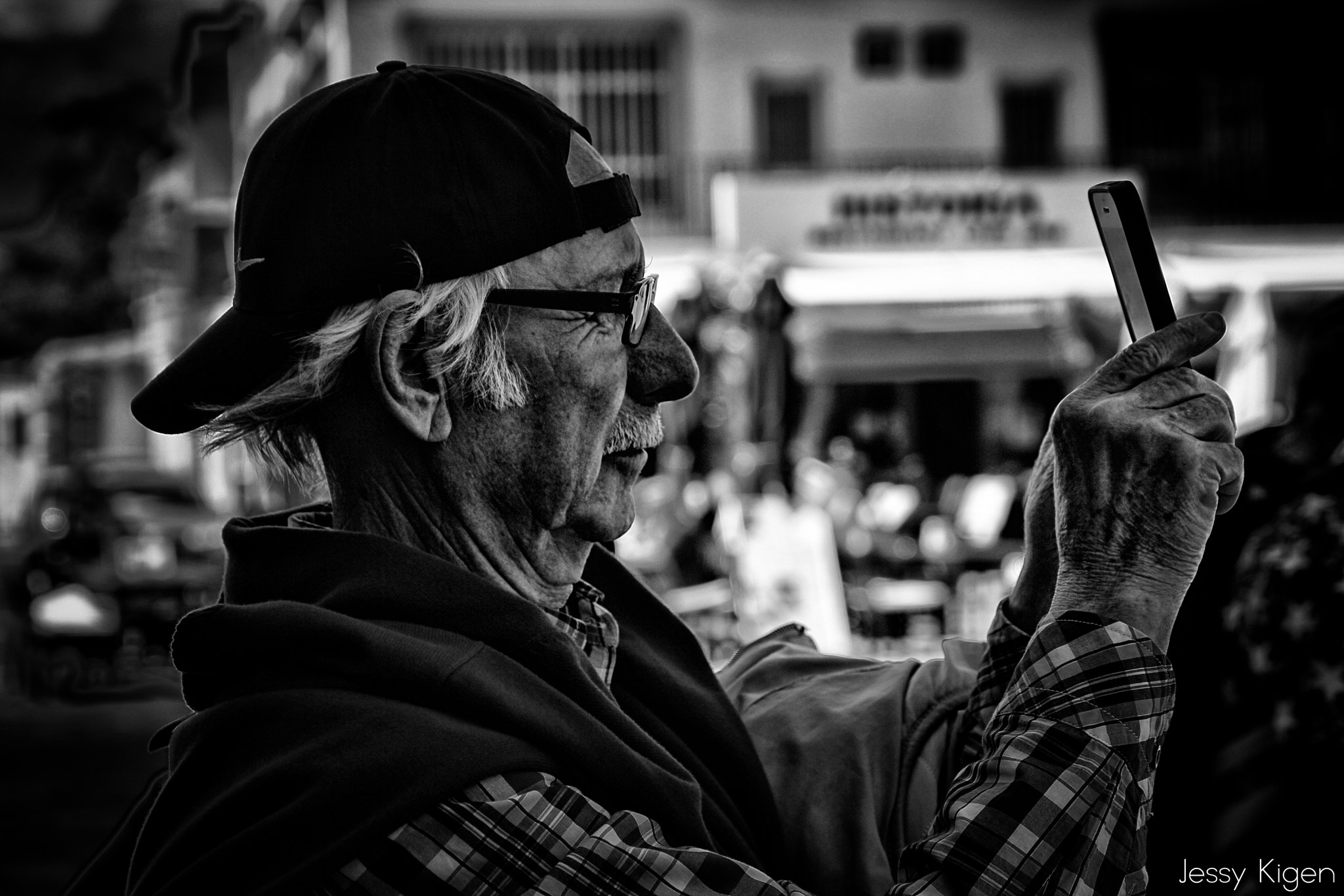 Sigma 17-70mm F2.8-4 DC Macro OS HSM sample photo. #daywalker#127#bw. when i get old i wana take a selfie like him. #streetphotography  (magusa,... photography