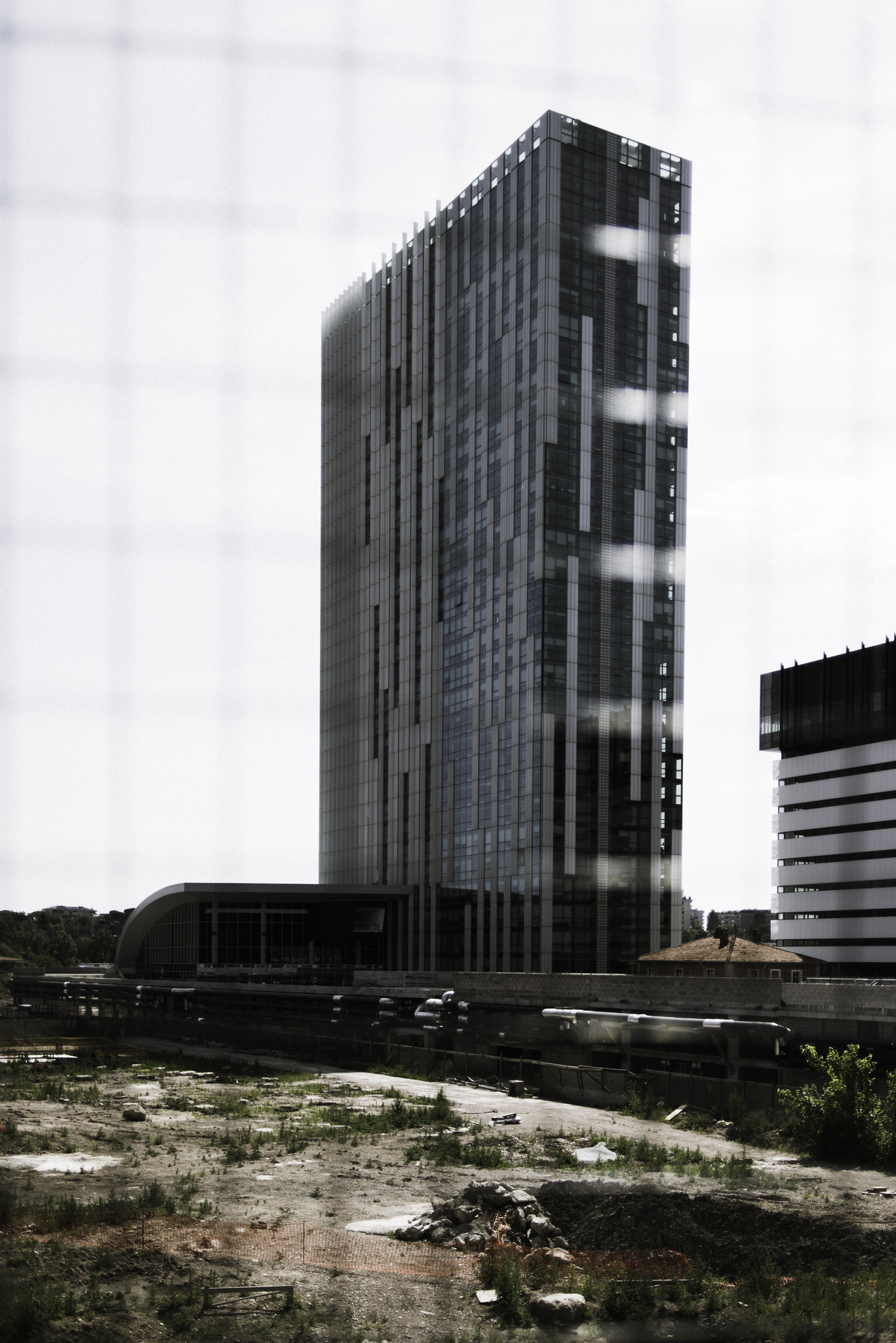 Nikon AF Nikkor 35mm F2D sample photo. Caged photography