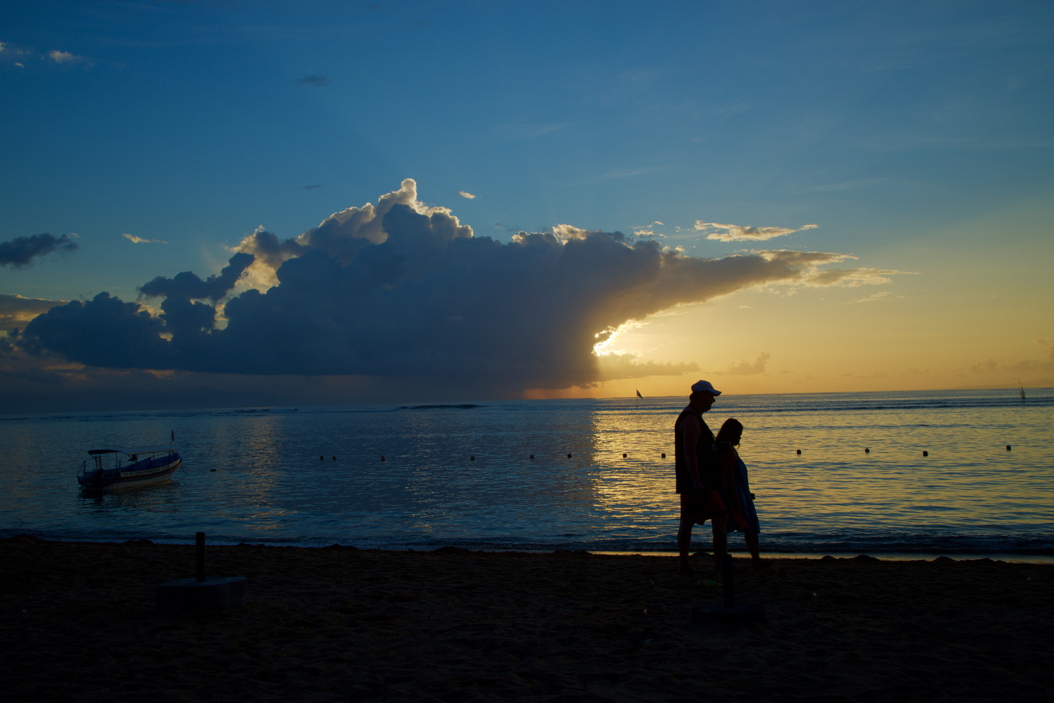 Sony a7R + Sony Vario Tessar T* FE 24-70mm F4 ZA OSS sample photo. Early morning at sanur beach bali photography