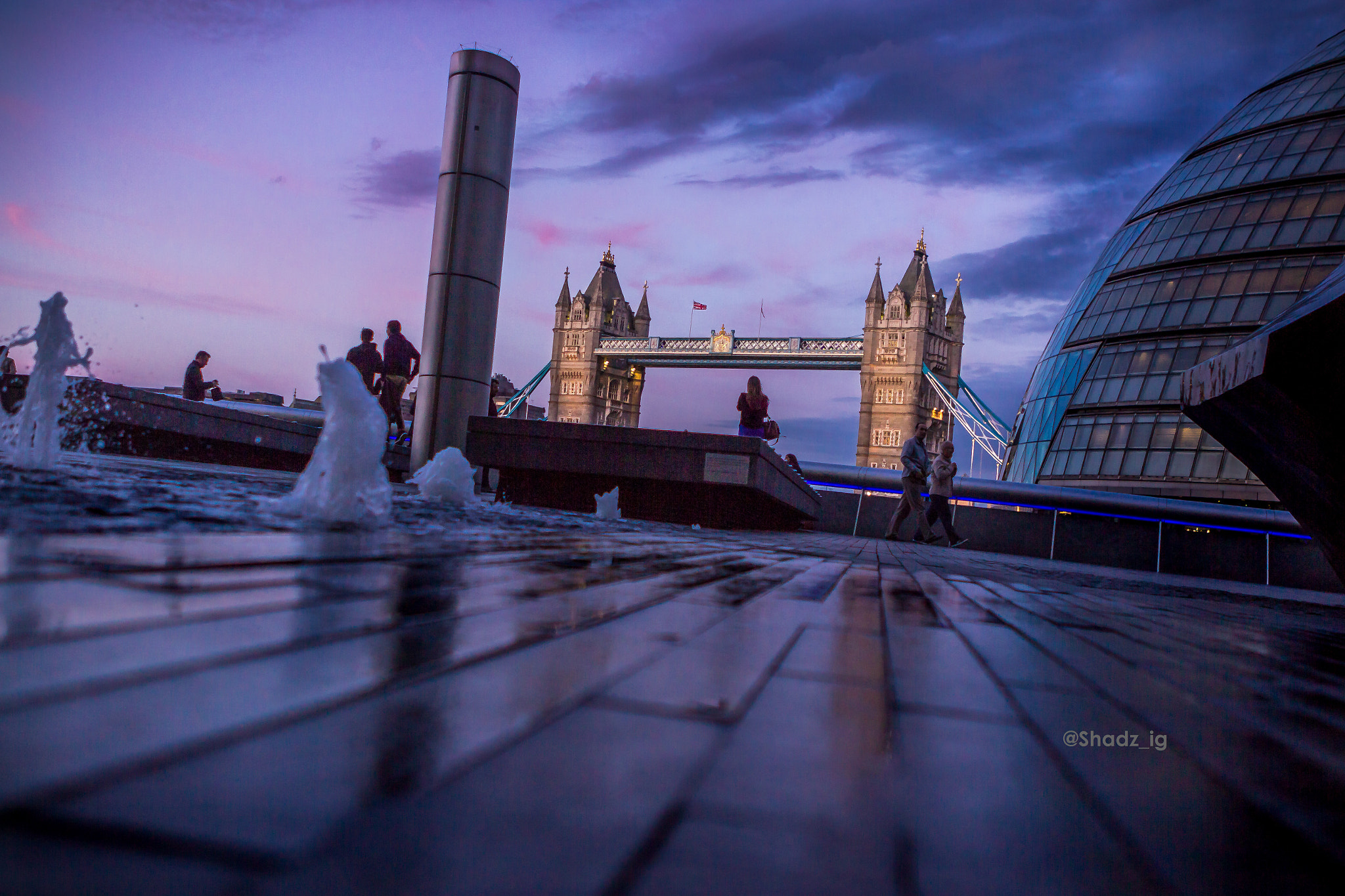 Canon EOS 600D (Rebel EOS T3i / EOS Kiss X5) + Canon EF 24-70mm F2.8L USM sample photo. Tower bridge and the evening sky photography