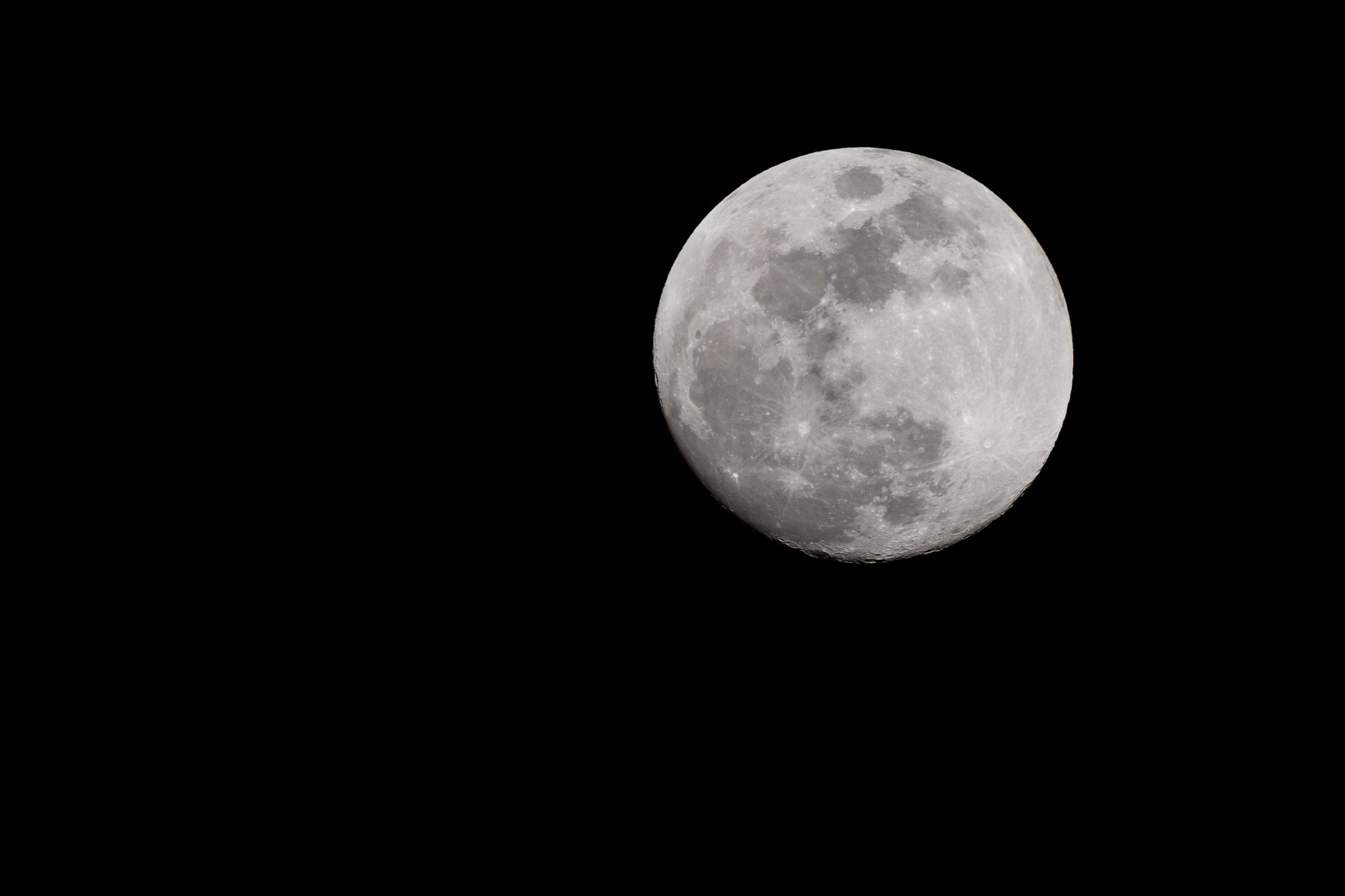 Fujifilm X-Pro2 + XF100-400mmF4.5-5.6 R LM OIS WR + 1.4x sample photo. Moon view photography