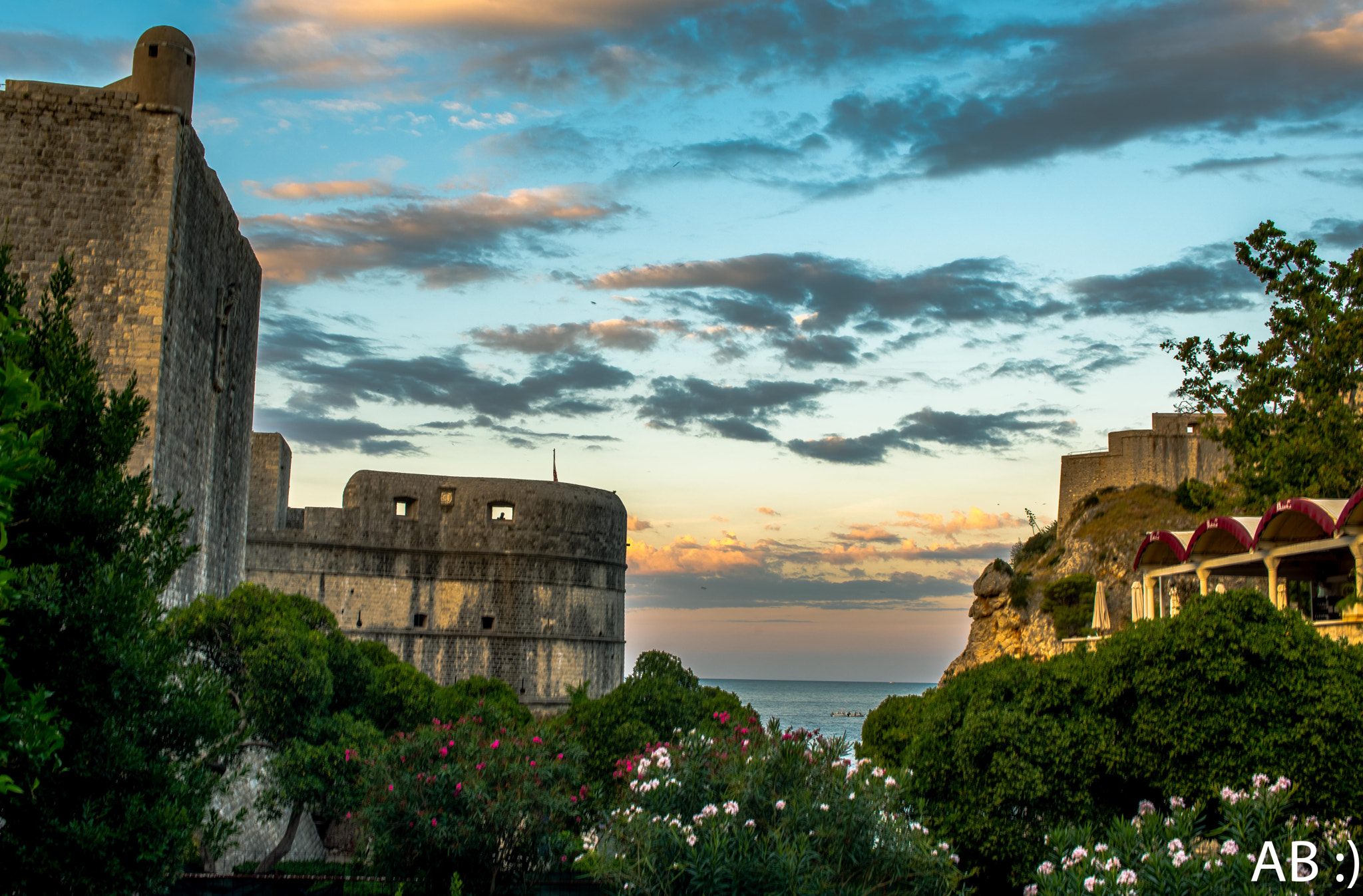 Nikon D750 + AF Zoom-Nikkor 35-70mm f/2.8D sample photo. Dubrovnik - the walls photography