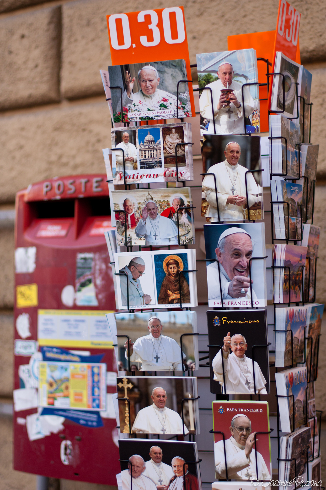Canon EOS 450D (EOS Rebel XSi / EOS Kiss X2) + Canon EF 50mm F1.4 USM sample photo. Pope postcards photography