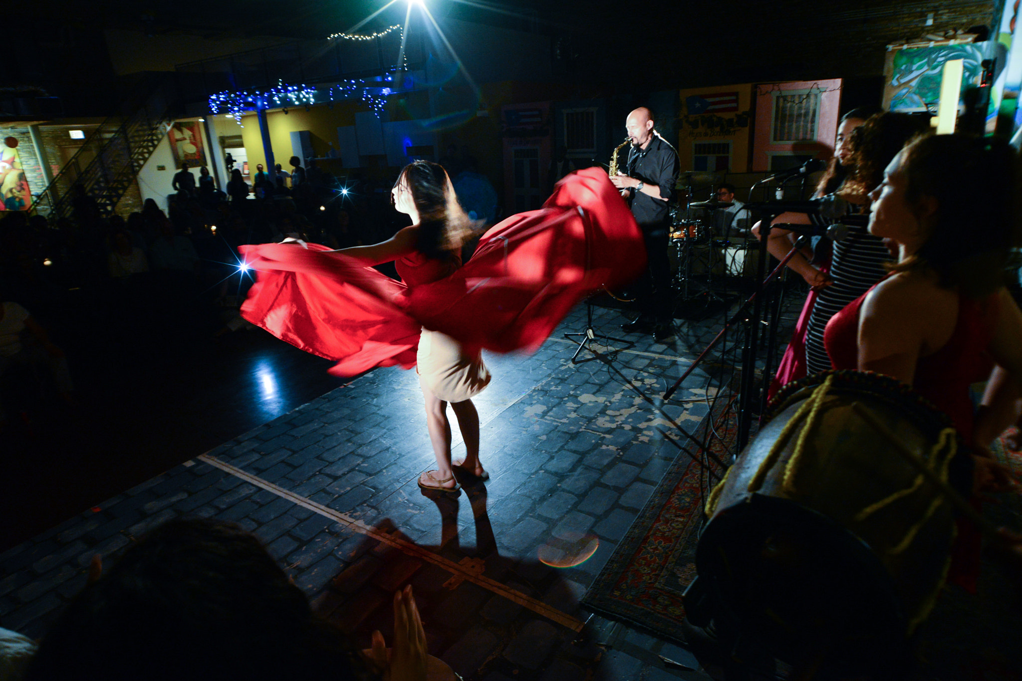 Nikon D600 + Sigma 17-35mm F2.8-4 EX Aspherical sample photo. The dancer and the sax man photography