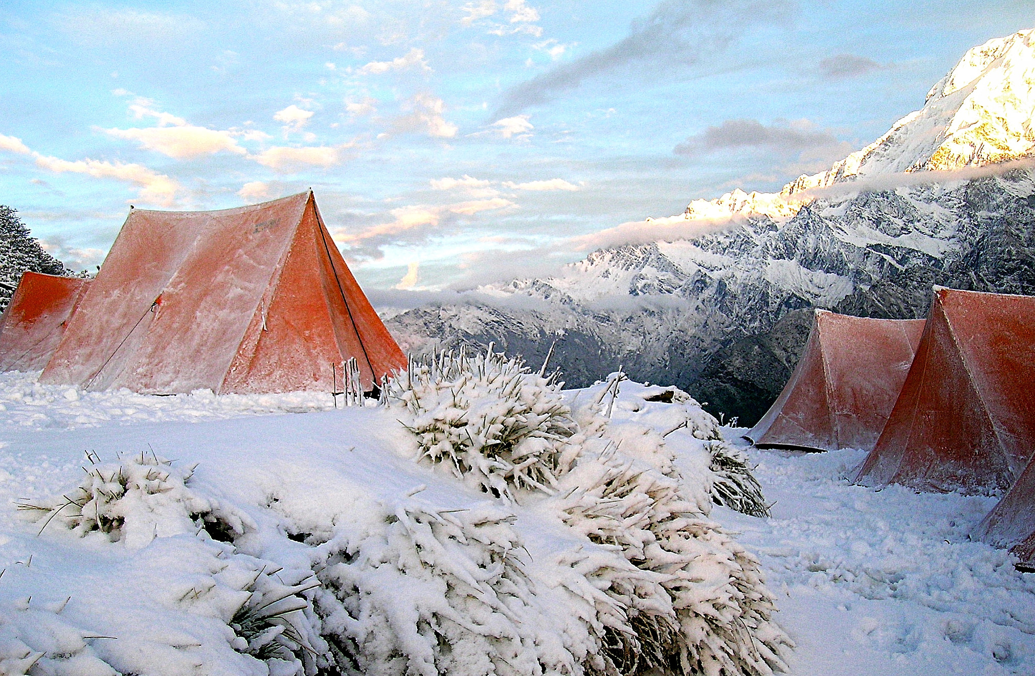 Nikon E5400 sample photo. Camping in the himalayas photography