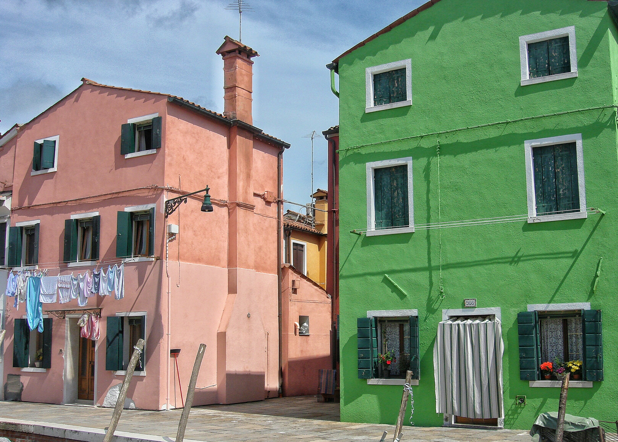 Sony DSC-N2 sample photo. Typical houses of burano photography
