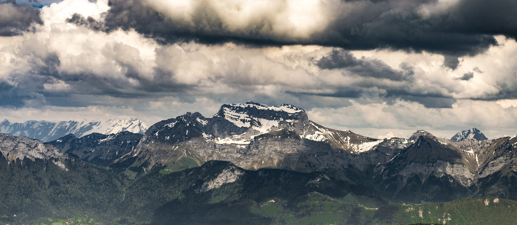 Nikon D3200 + Sigma 50mm F2.8 EX DG Macro sample photo. Nuages et montagnes photography