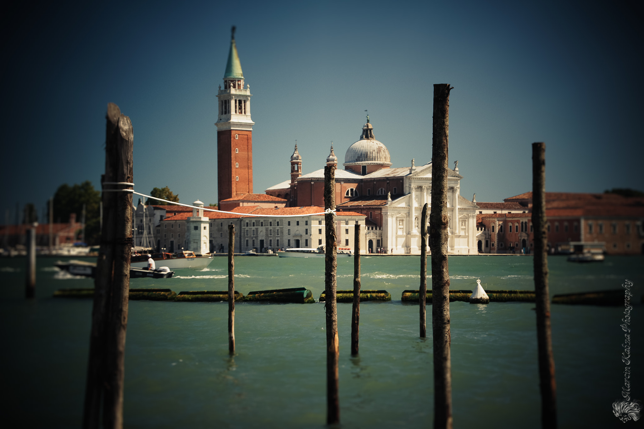 DT 18-270mm F3.5-6.3 SSM sample photo. Venice a different view photography