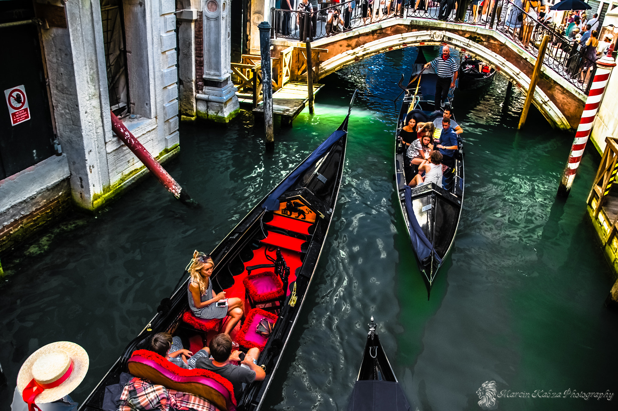 DT 18-270mm F3.5-6.3 SSM sample photo. Traffic jam in the canal photography