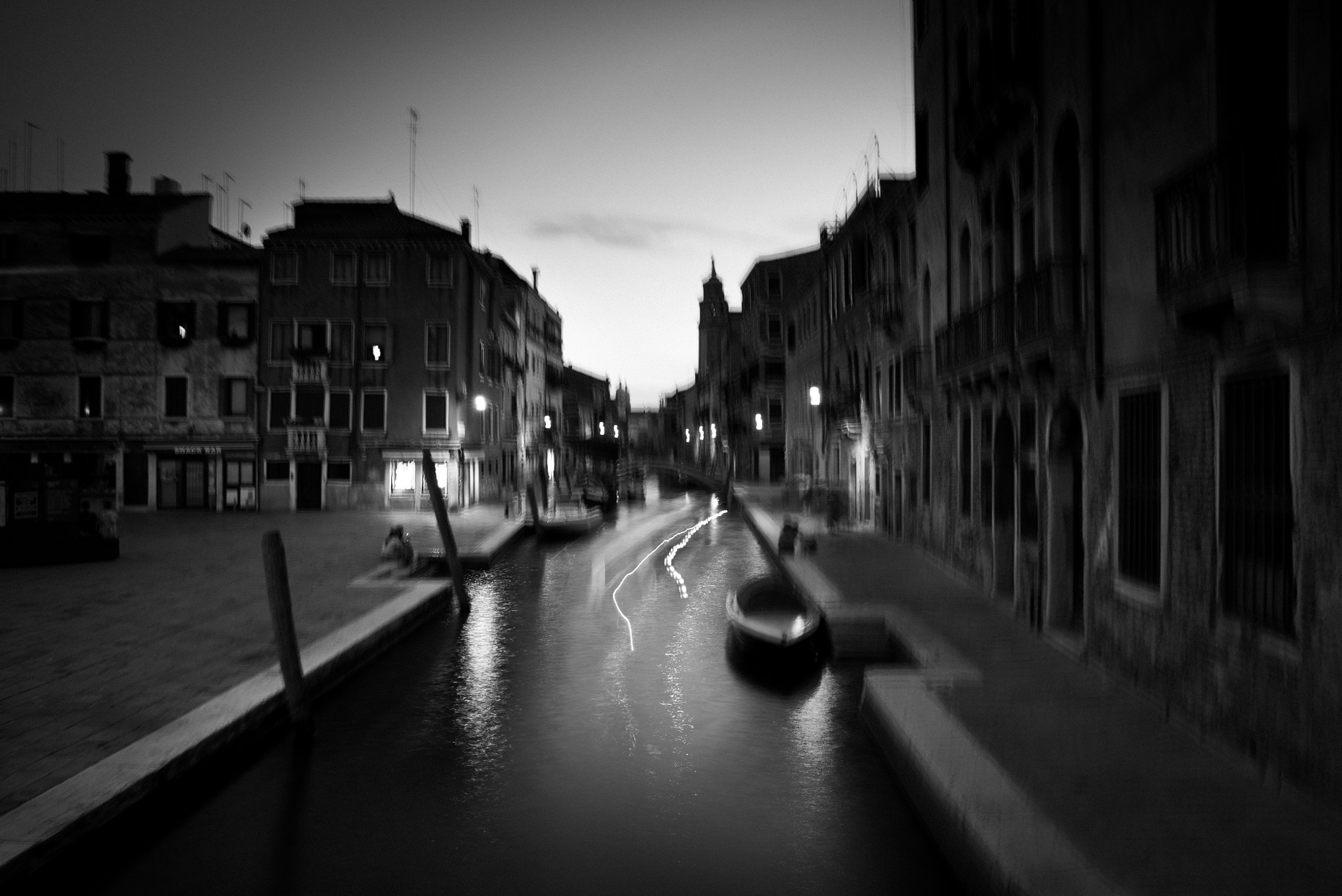Sony a7S + Canon EF 24-70mm F2.8L II USM sample photo. Venice in the dark. photography