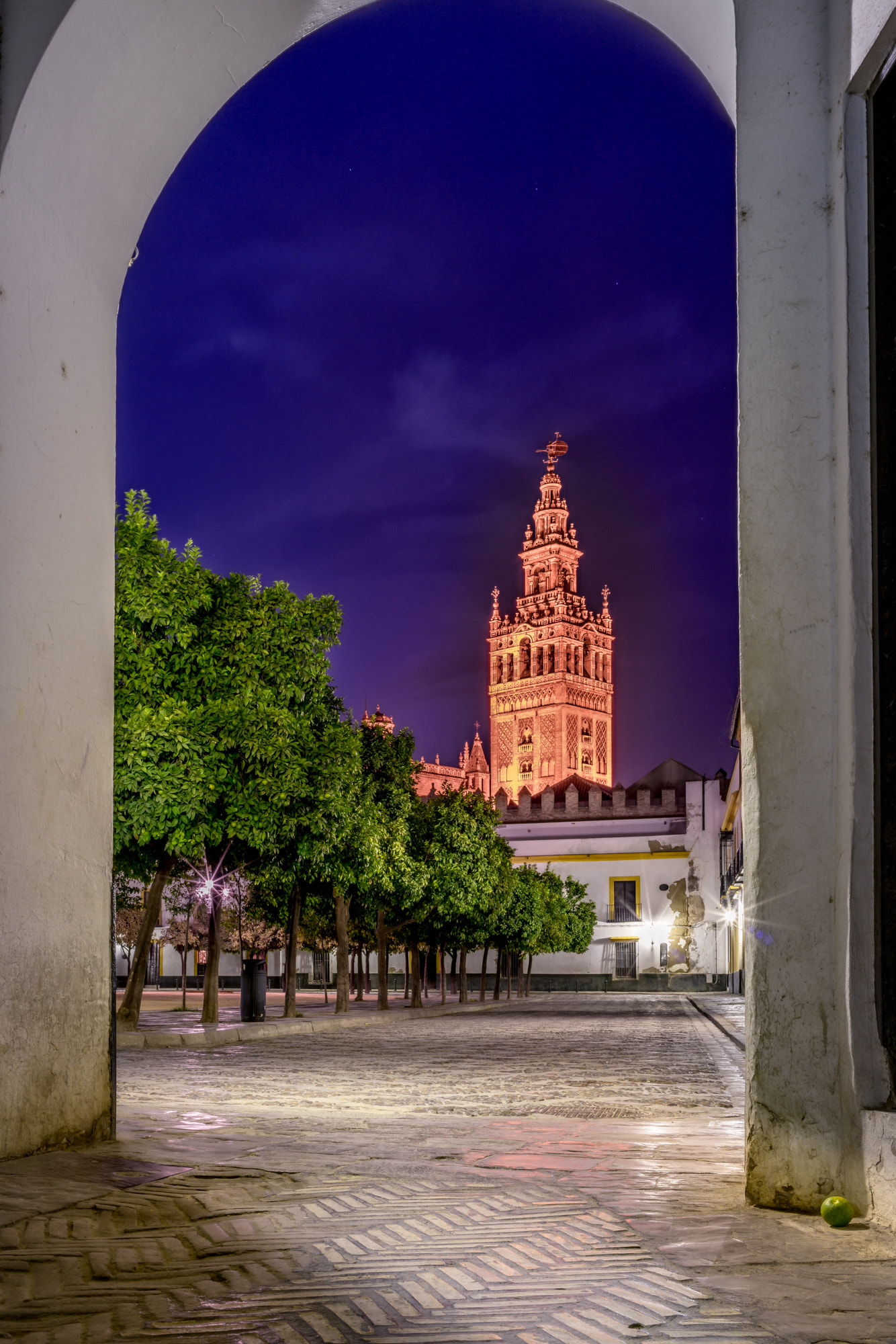 E 35mm F2 sample photo. Chapel of sevilla photography