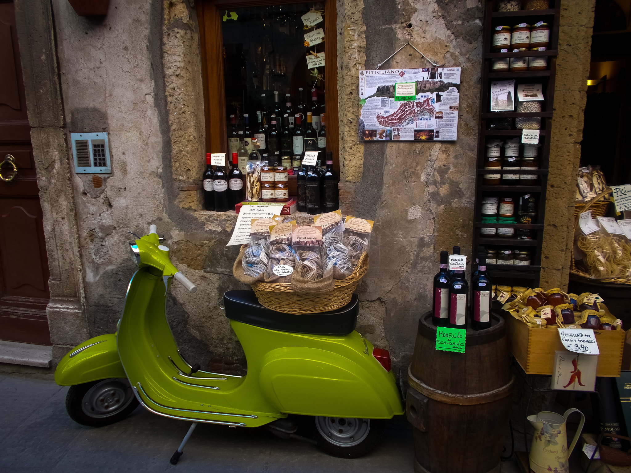 Nikon COOLPIX L27 sample photo. European culture italy photography