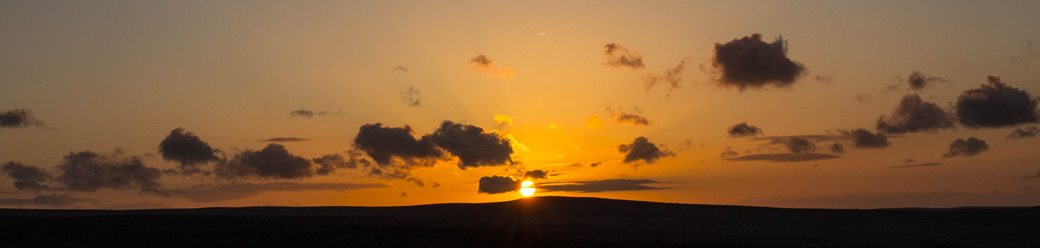 Canon EOS 700D (EOS Rebel T5i / EOS Kiss X7i) + Canon EF 16-35mm F4L IS USM sample photo. Sunset photography
