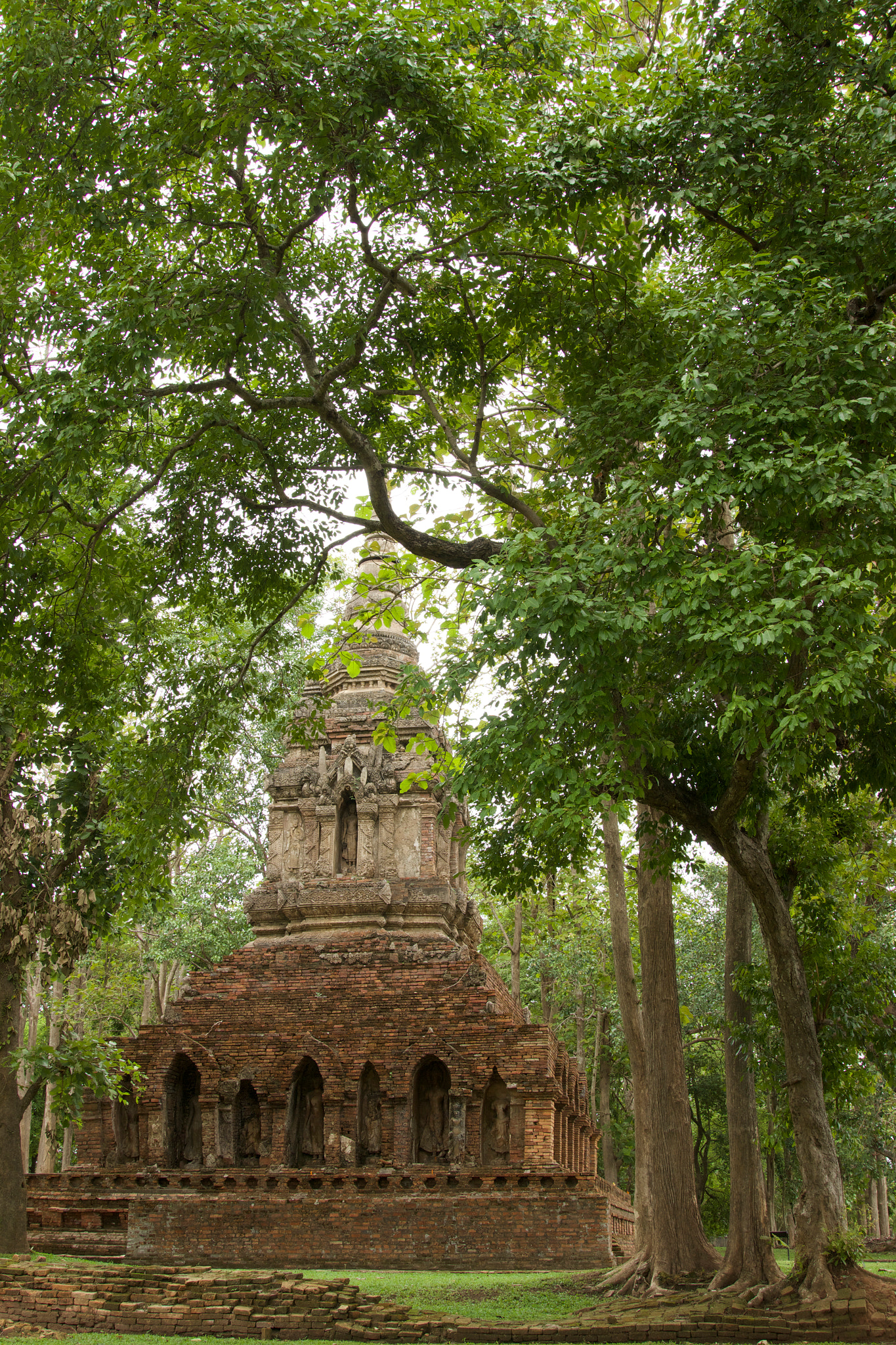 Canon EOS 600D (Rebel EOS T3i / EOS Kiss X5) sample photo. Ancient temple wat paa sak photography