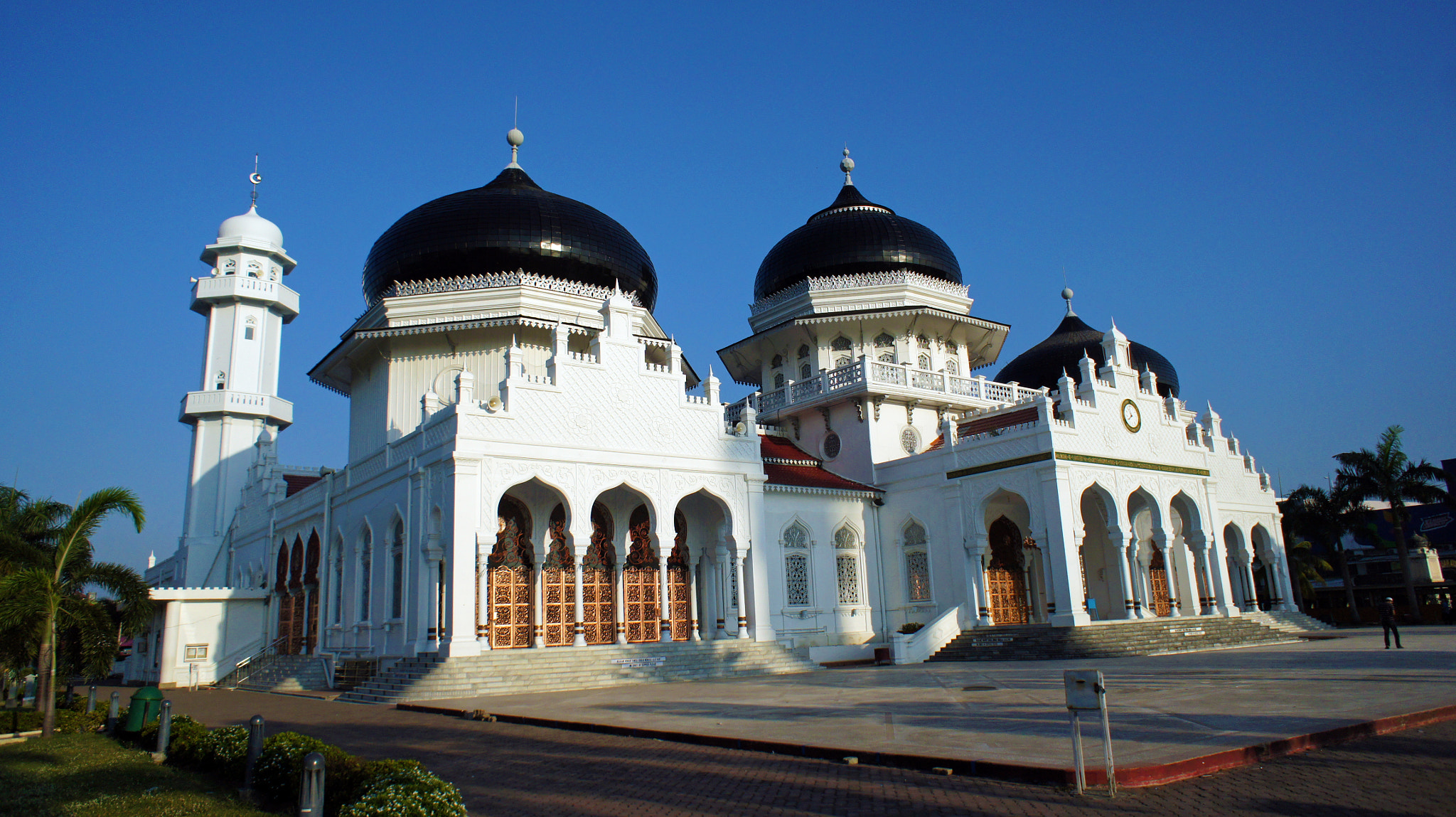 Sony Alpha NEX-5 + Sony E 16mm F2.8 sample photo. Baiturrahman grand mosque photography