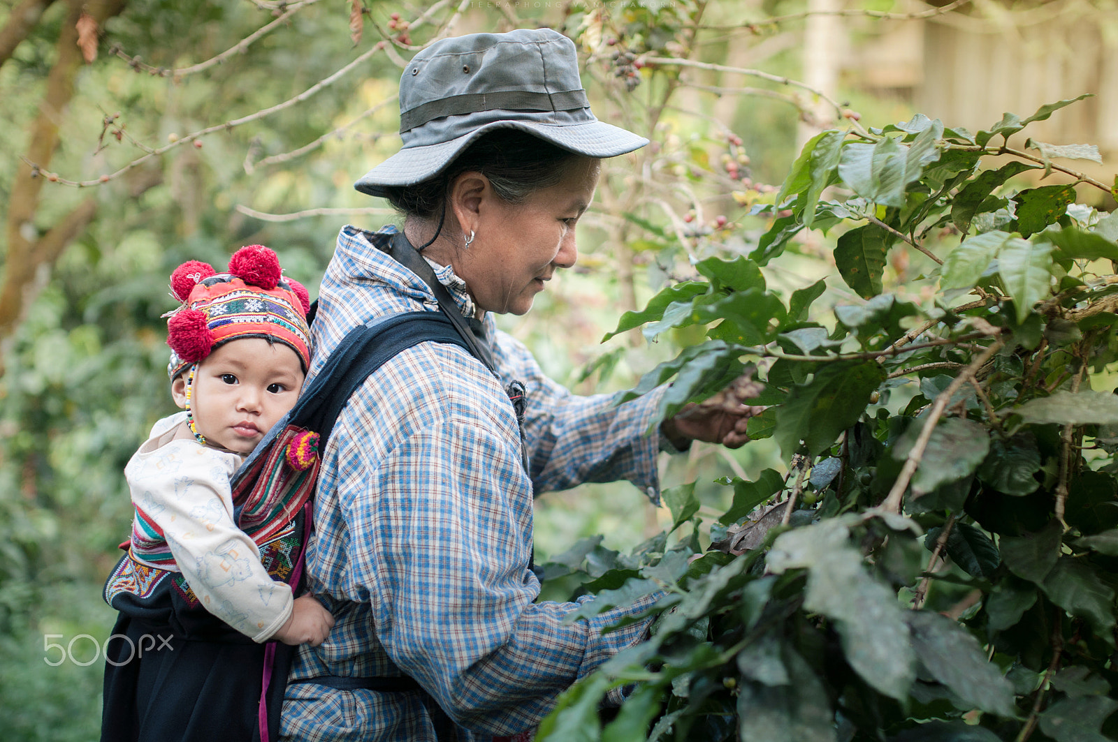 Nikon D90 + Sigma 35mm F1.4 DG HSM Art sample photo. Grandma & granddaughter photography