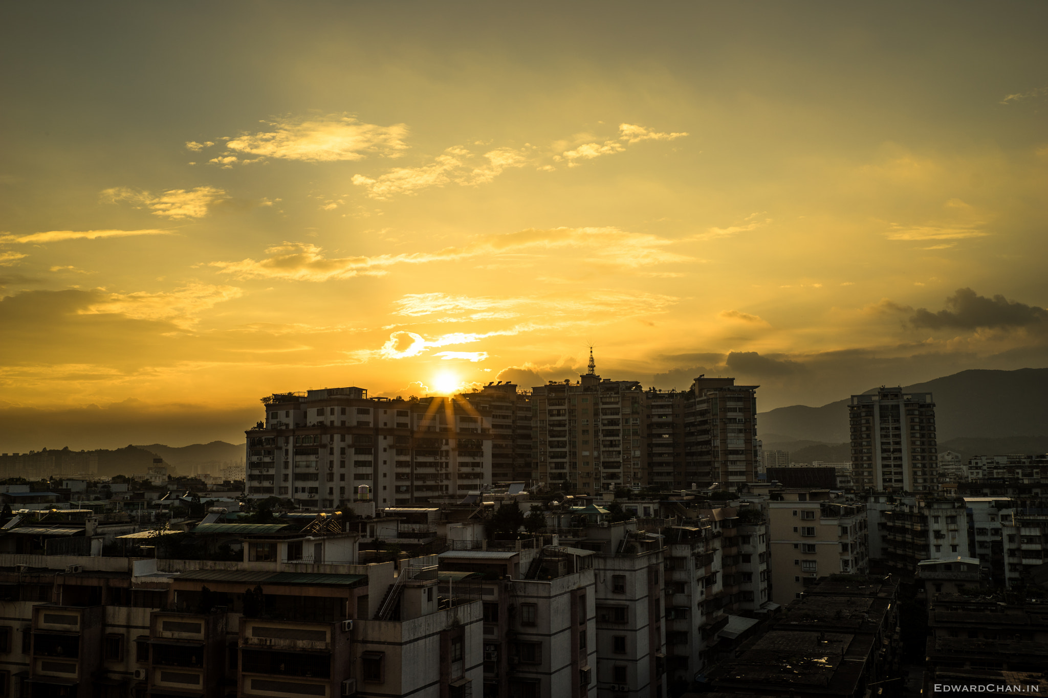 E 35mm F2 sample photo. Incoming golden hour photography