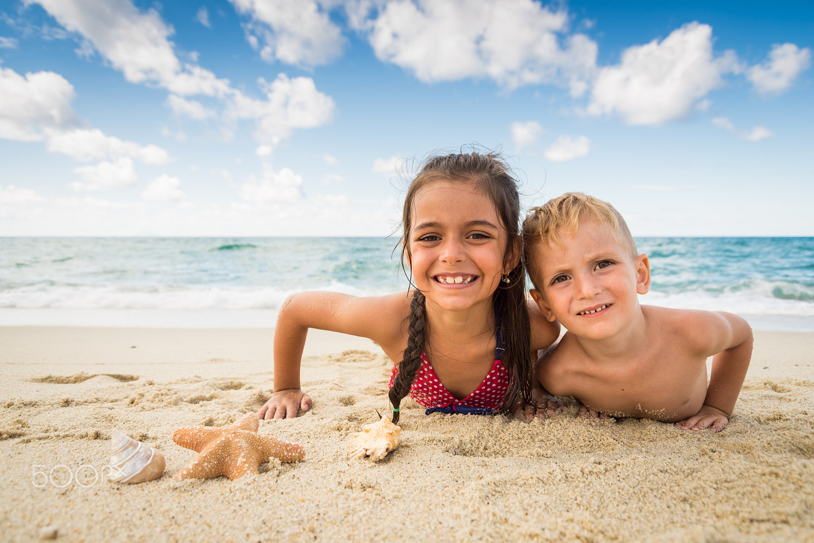 Nikon D600 sample photo. Children playing with a starfish on the beach photography