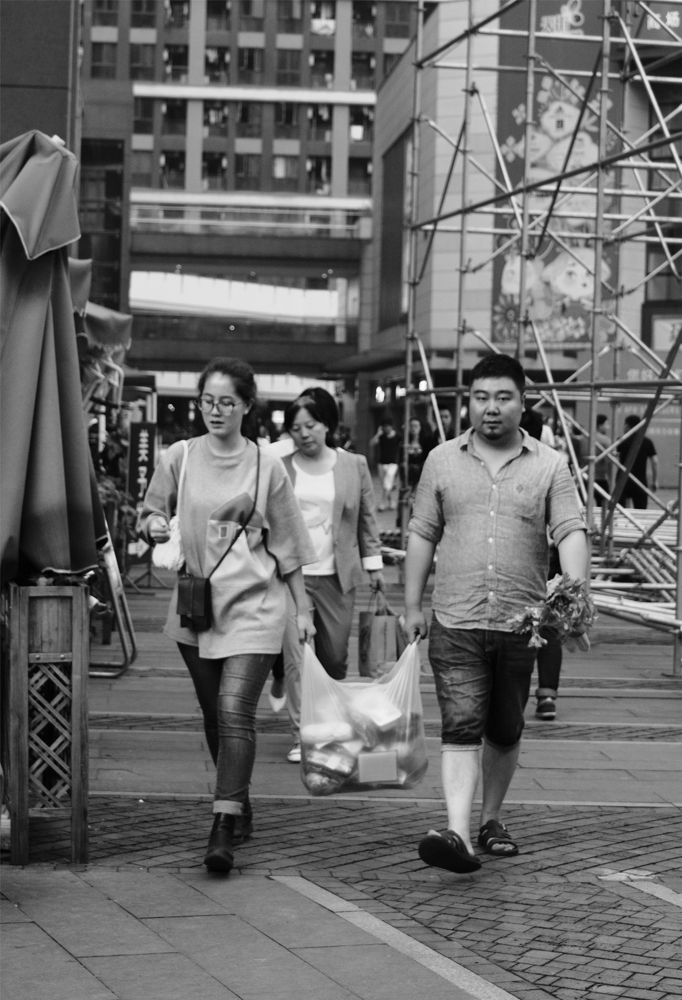 Samsung NX500 + Samsung NX 18-55mm F3.5-5.6 OIS sample photo. Street photo #2 bw photography