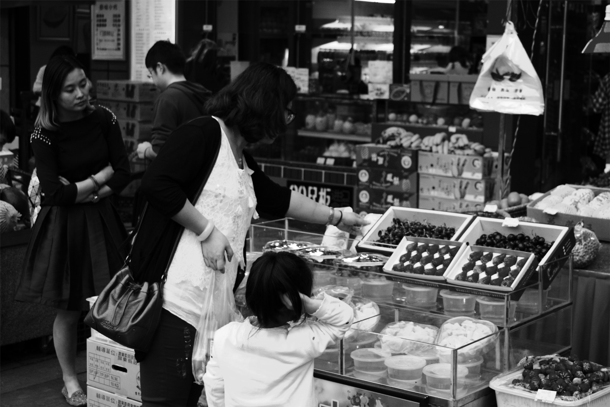 Samsung NX500 + Samsung NX 18-55mm F3.5-5.6 OIS sample photo. Street photo #8 bw photography