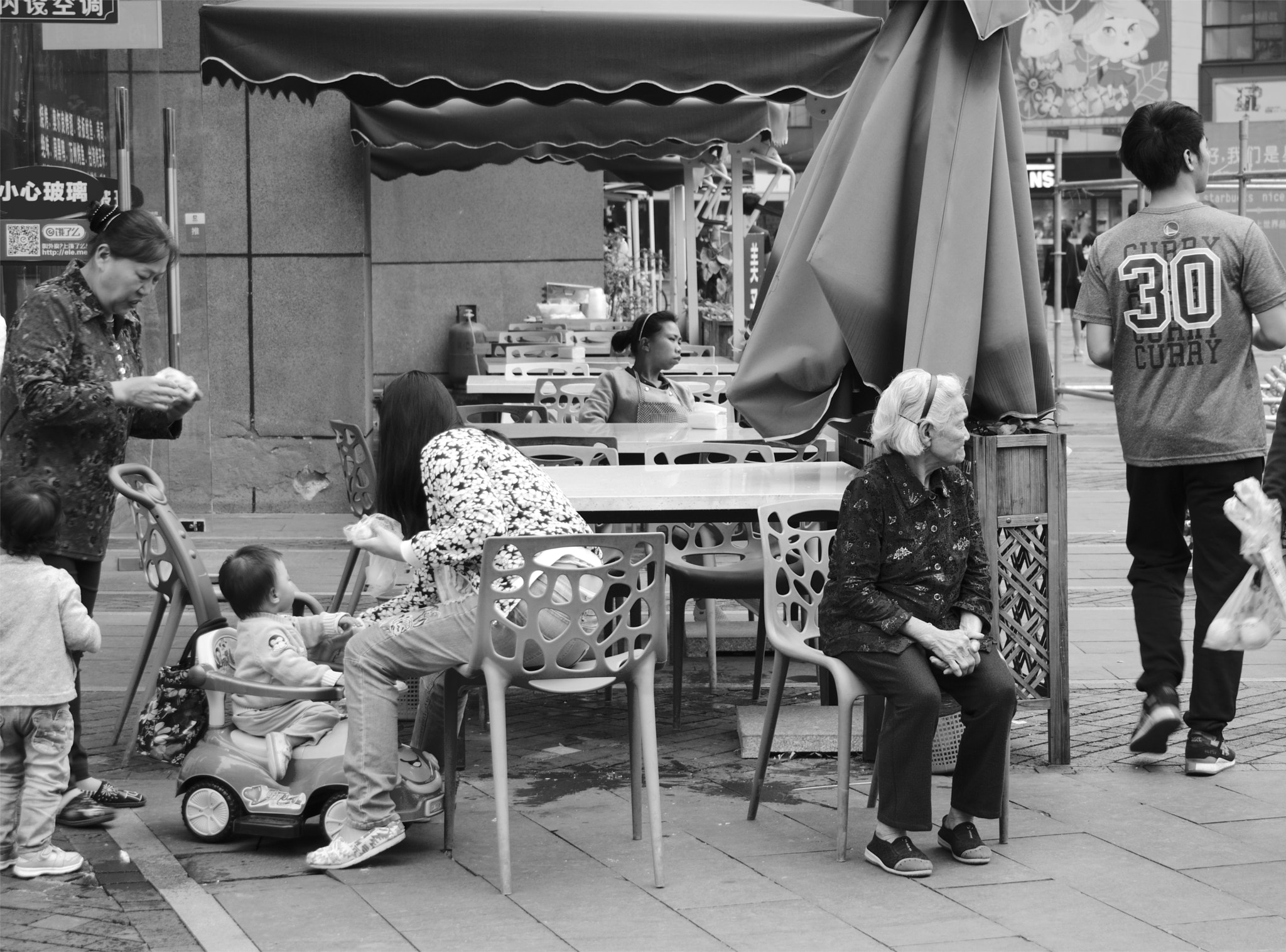 Samsung NX 18-55mm F3.5-5.6 OIS sample photo. Street photo #9 bw photography