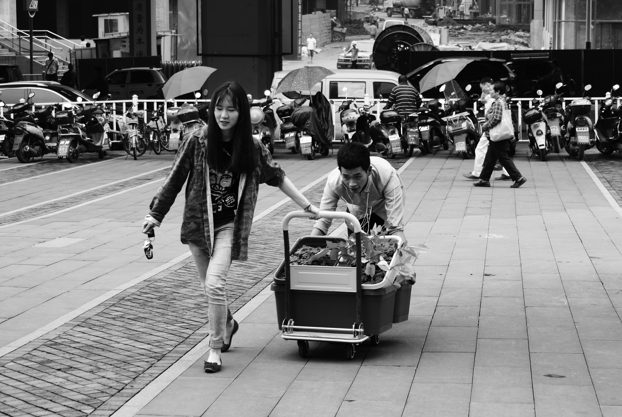 Samsung NX500 + Samsung NX 18-55mm F3.5-5.6 OIS sample photo. Street photo #11 bw photography