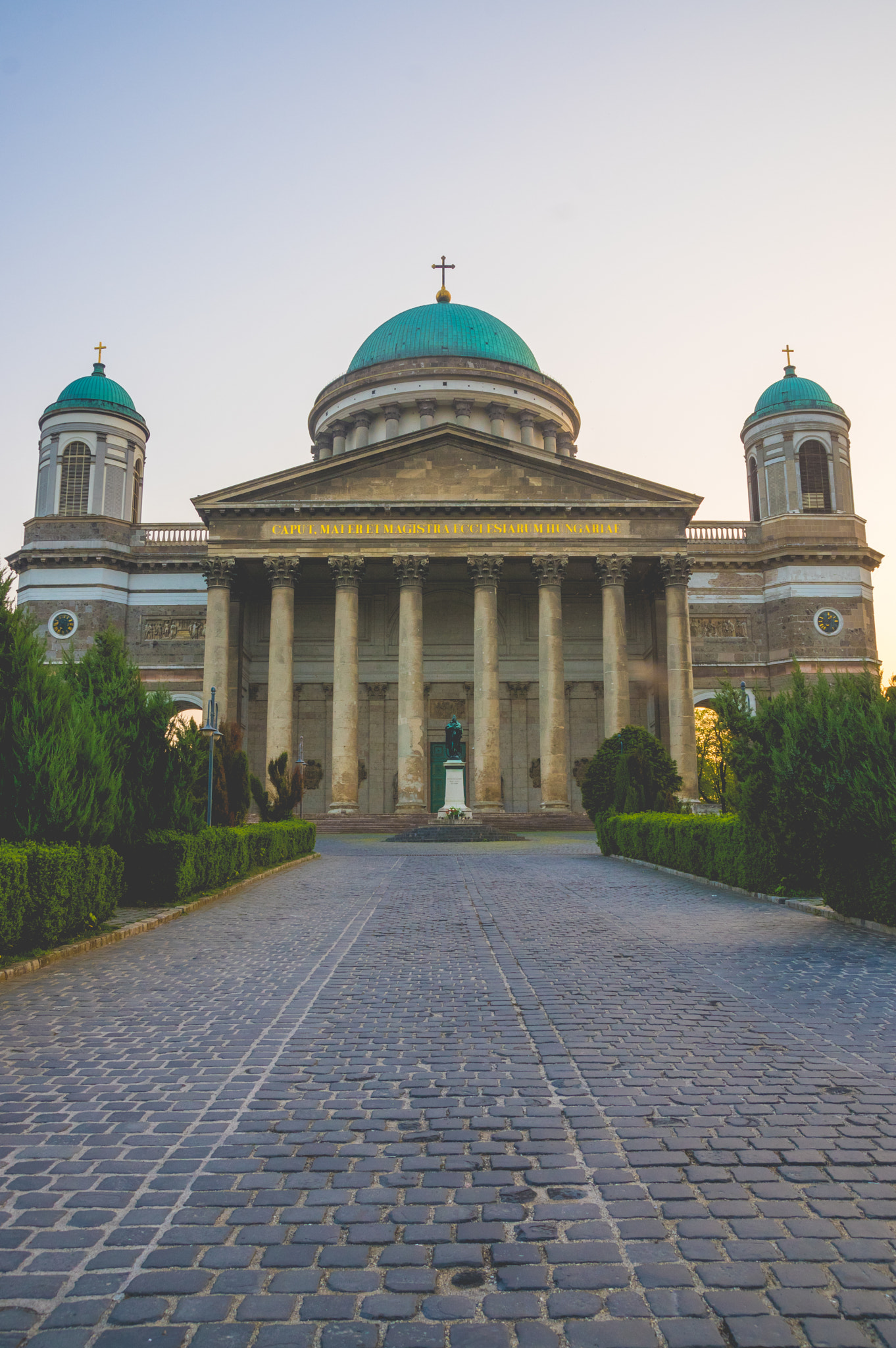Sigma 18-250mm F3.5-6.3 DC Macro OS HSM sample photo. Esztergom basilica photography