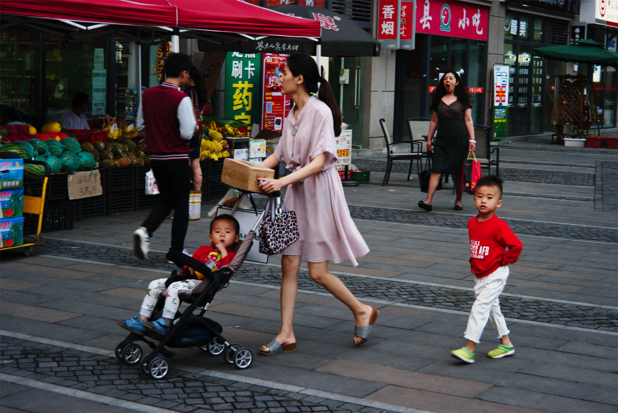 Samsung NX 18-55mm F3.5-5.6 OIS sample photo. Street photography #17 photography