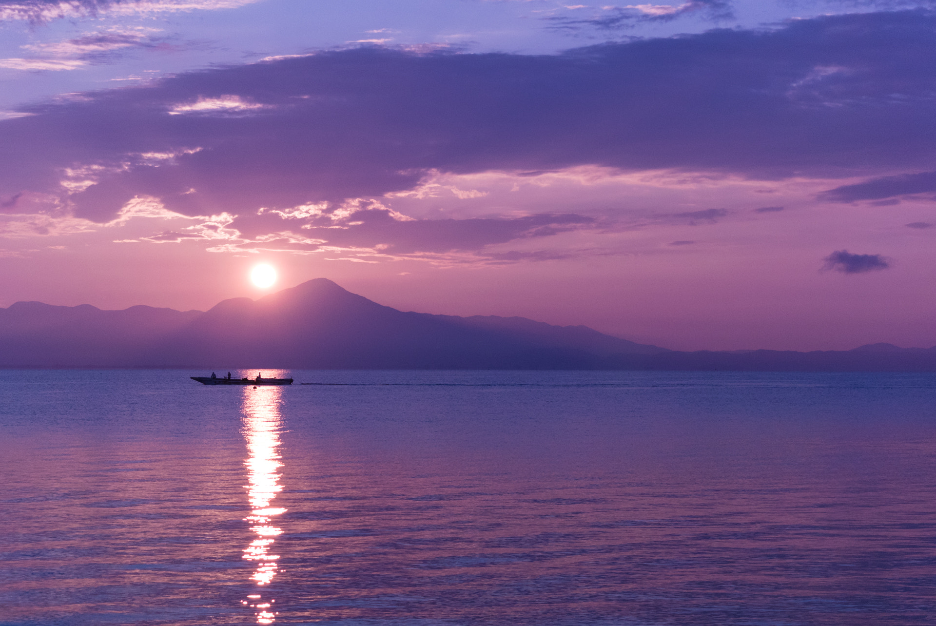 Nikon 1 S2 sample photo. Lake biwako of sunrise photography