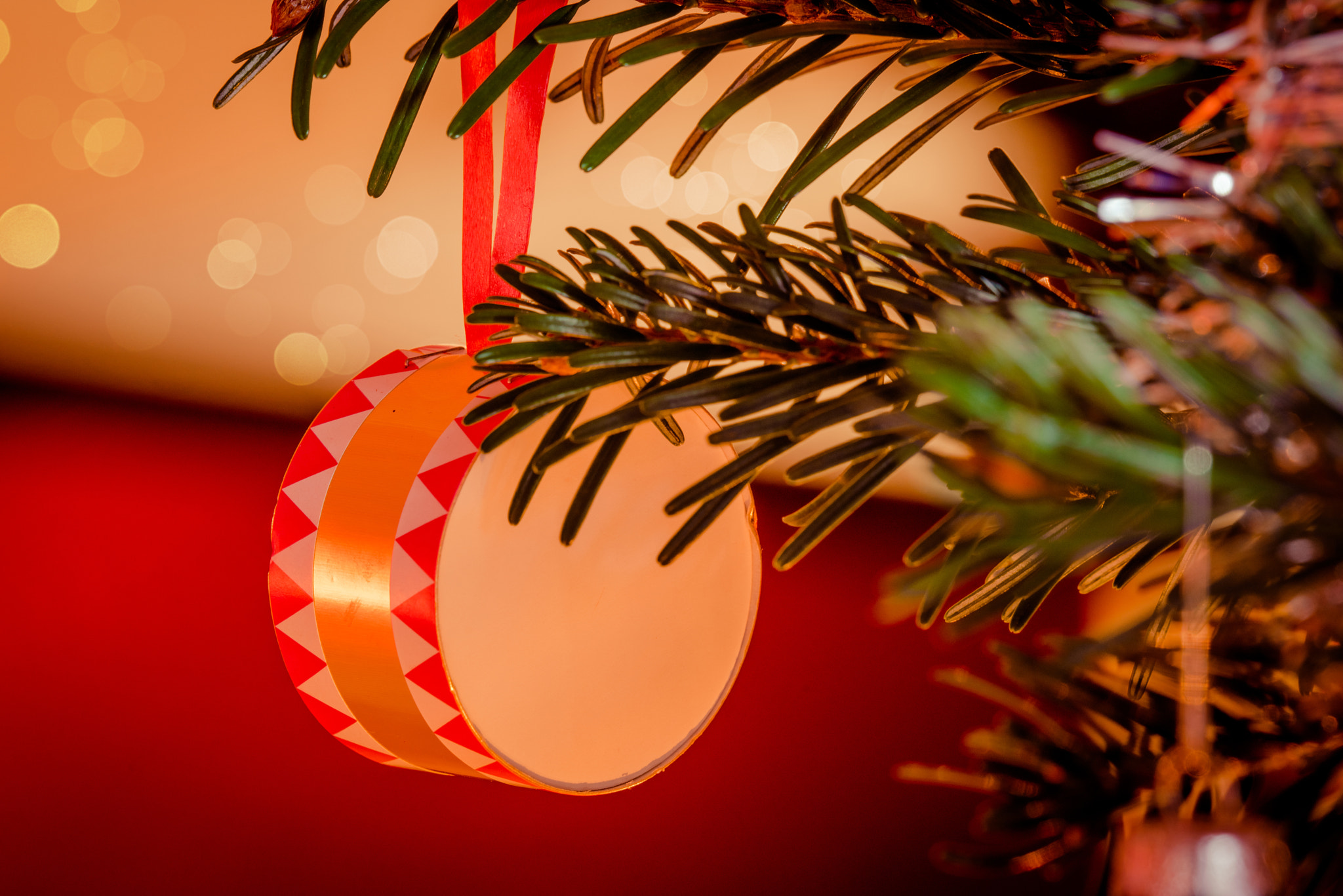 Sony a7R + Sony 70-400mm F4-5.6 G SSM II sample photo. Christmas tree with a xmas drum photography