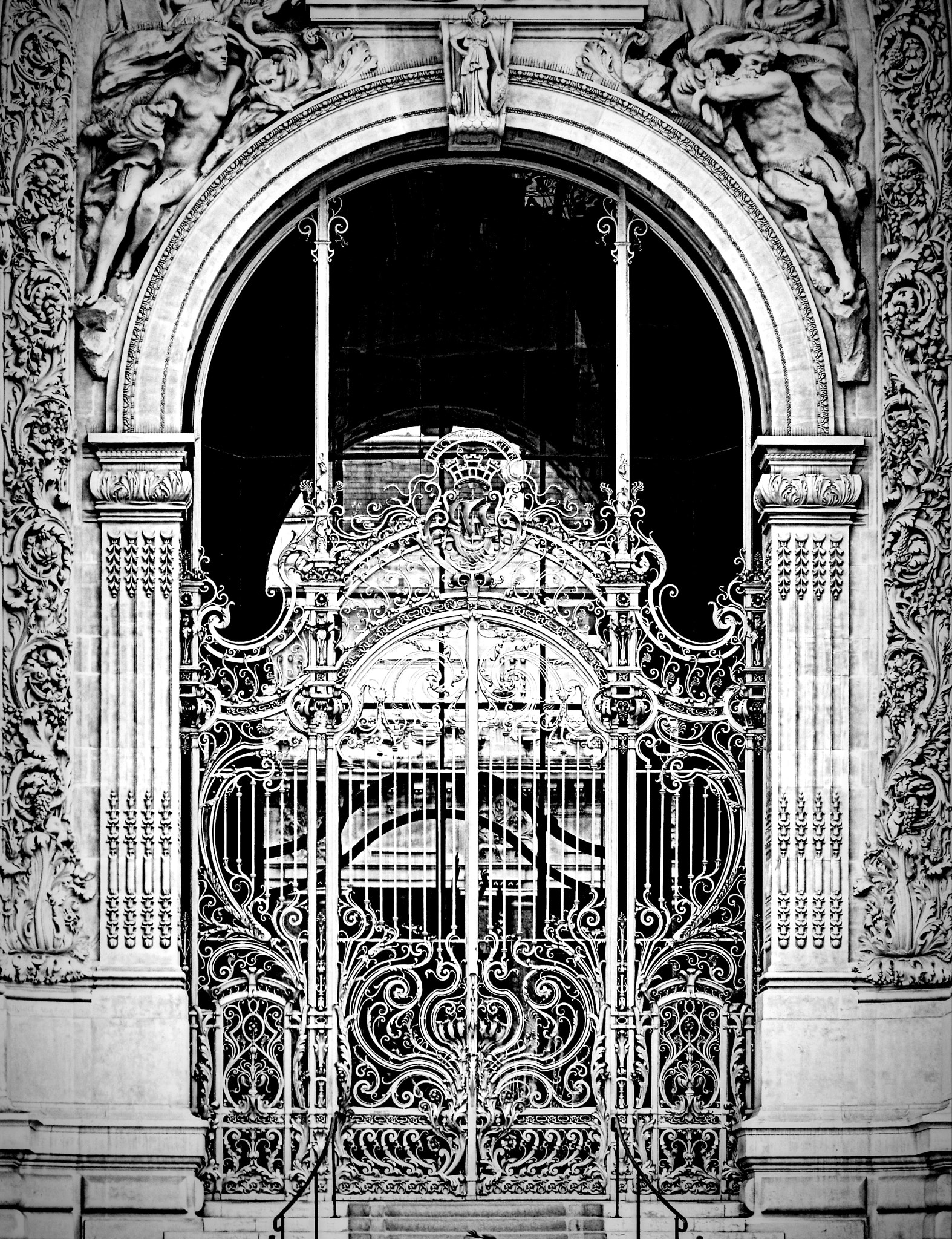 Kodak Z812 IS ZOOM DIGITAL CAMERA sample photo. Entrance palais de beaux art paris b&w photography