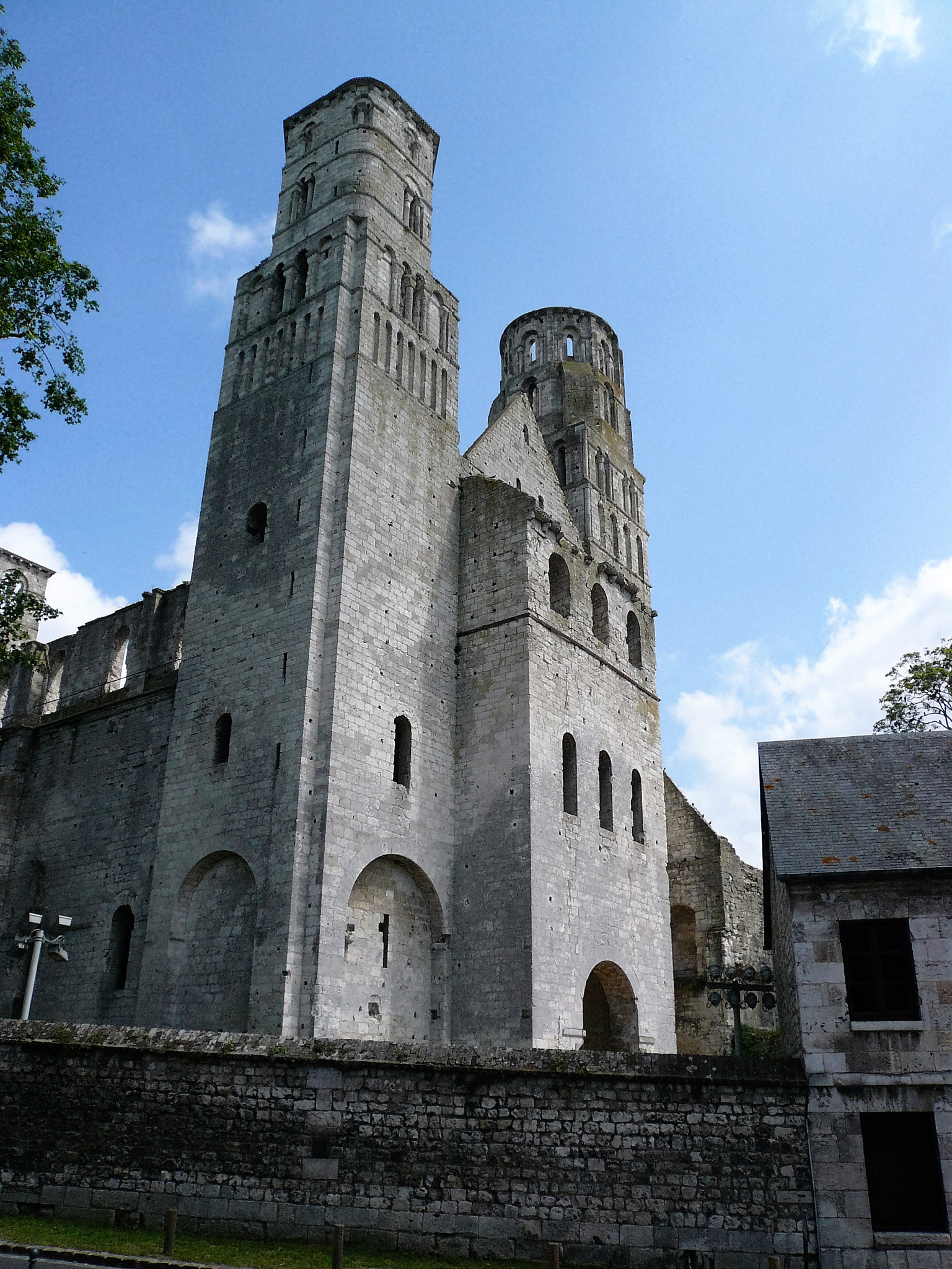 Panasonic DMC-FX07 sample photo. Abbey of jumièges normandy photography