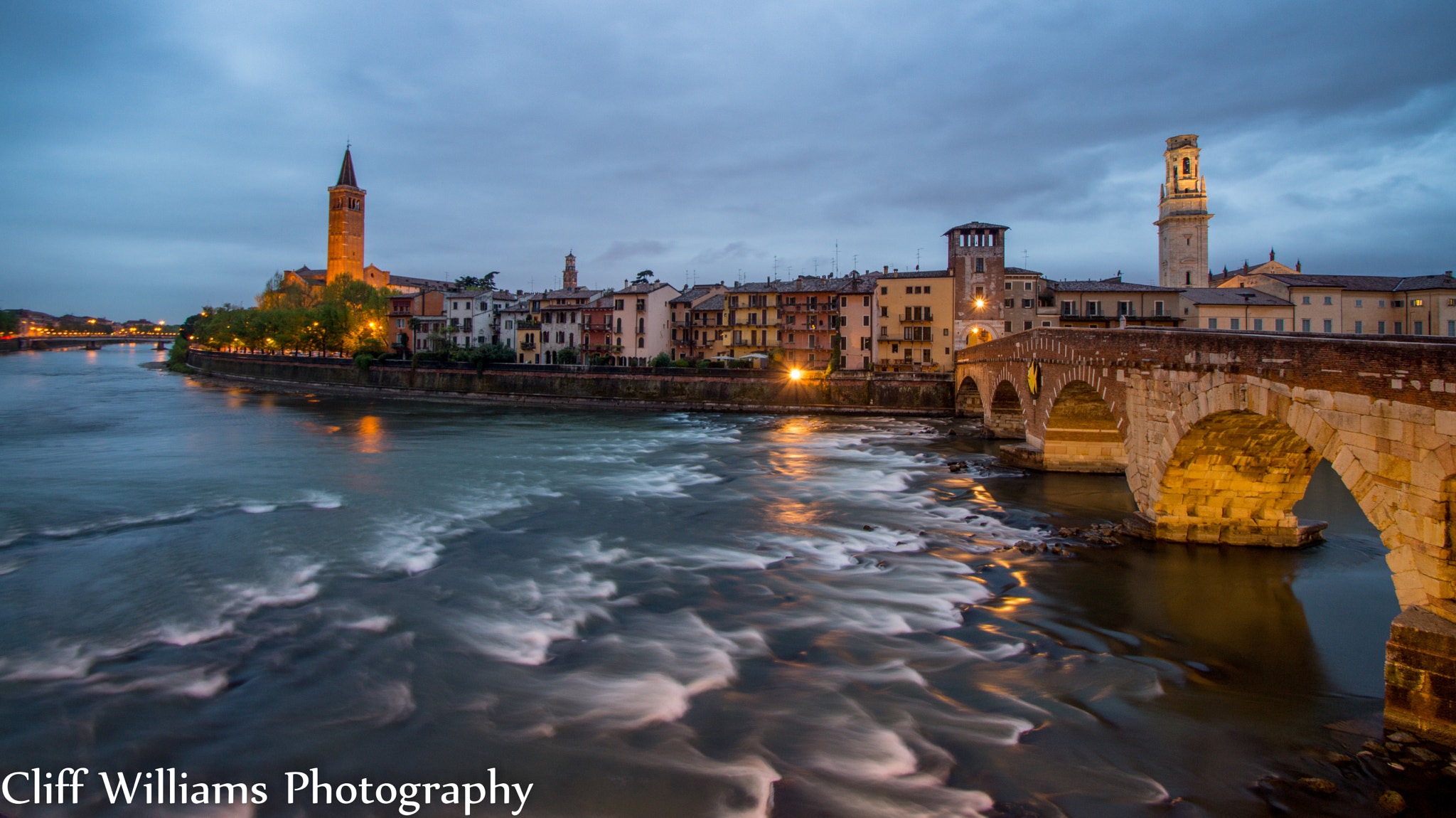 Sony SLT-A65 (SLT-A65V) sample photo. Dawn in verona photography