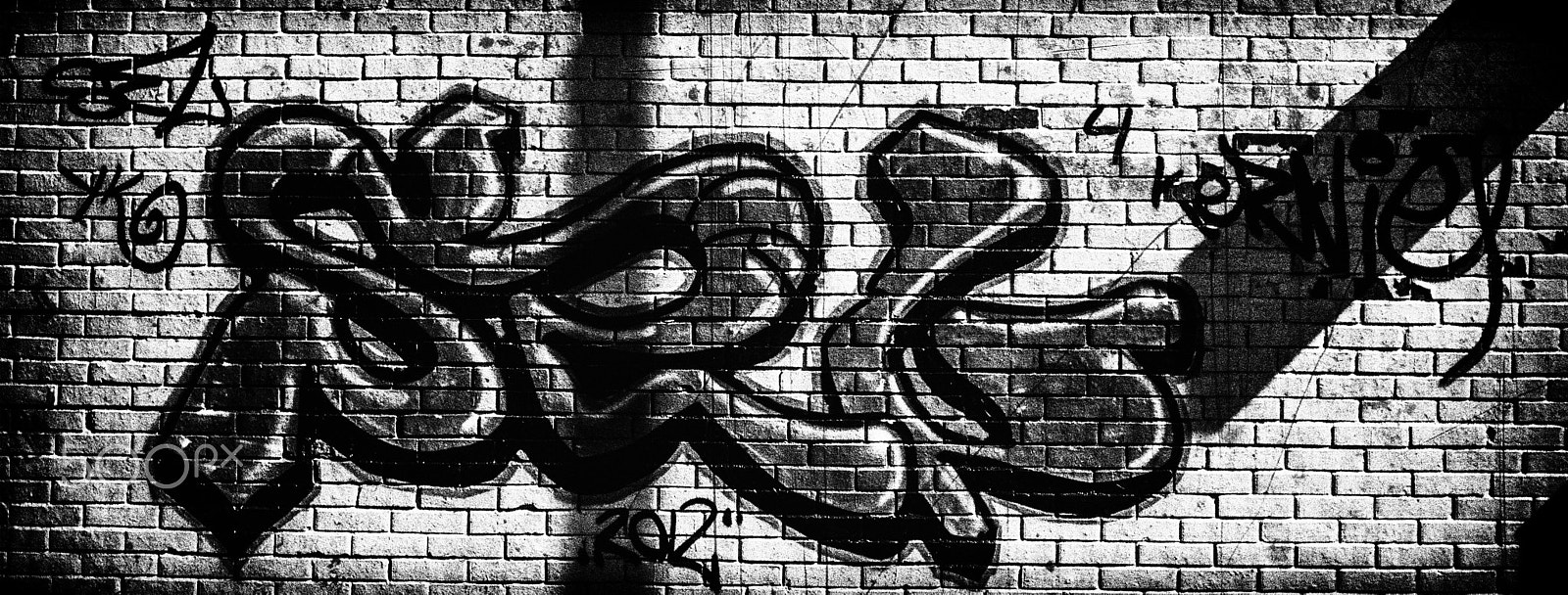 Canon EOS 760D (EOS Rebel T6s / EOS 8000D) + Canon EF 35mm F2 IS USM sample photo. Norwegian graffiti photography