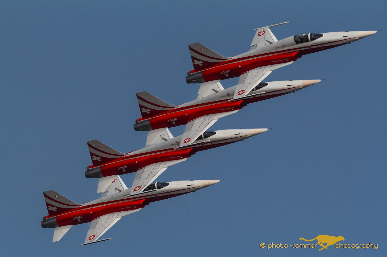 Canon EF 300mm F2.8L IS USM sample photo. Patrouille suisse photography