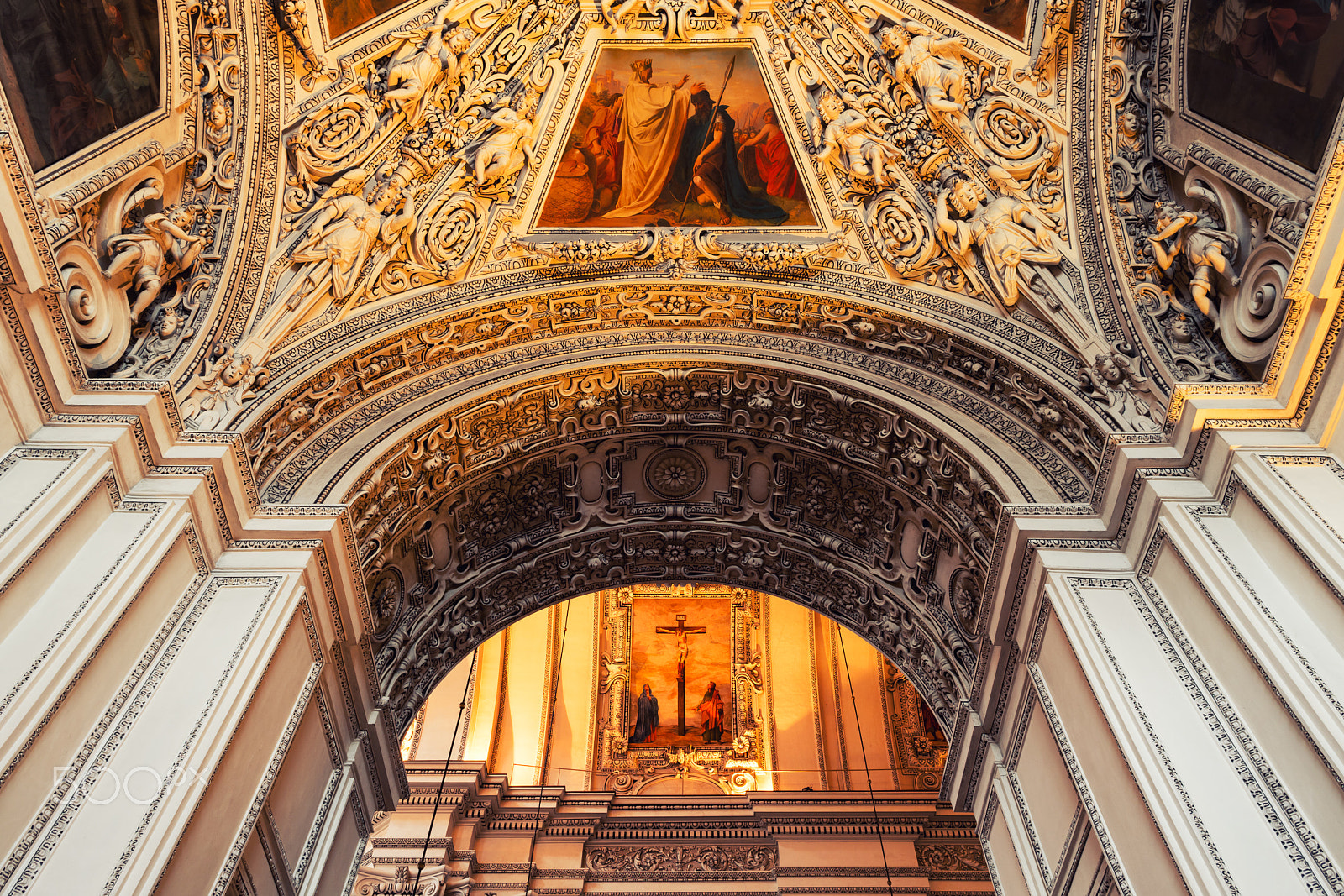 Samsung NX500 + Samsung NX 16mm F2.4 Pancake sample photo. Interior of cathedral in salzburg, austria photography