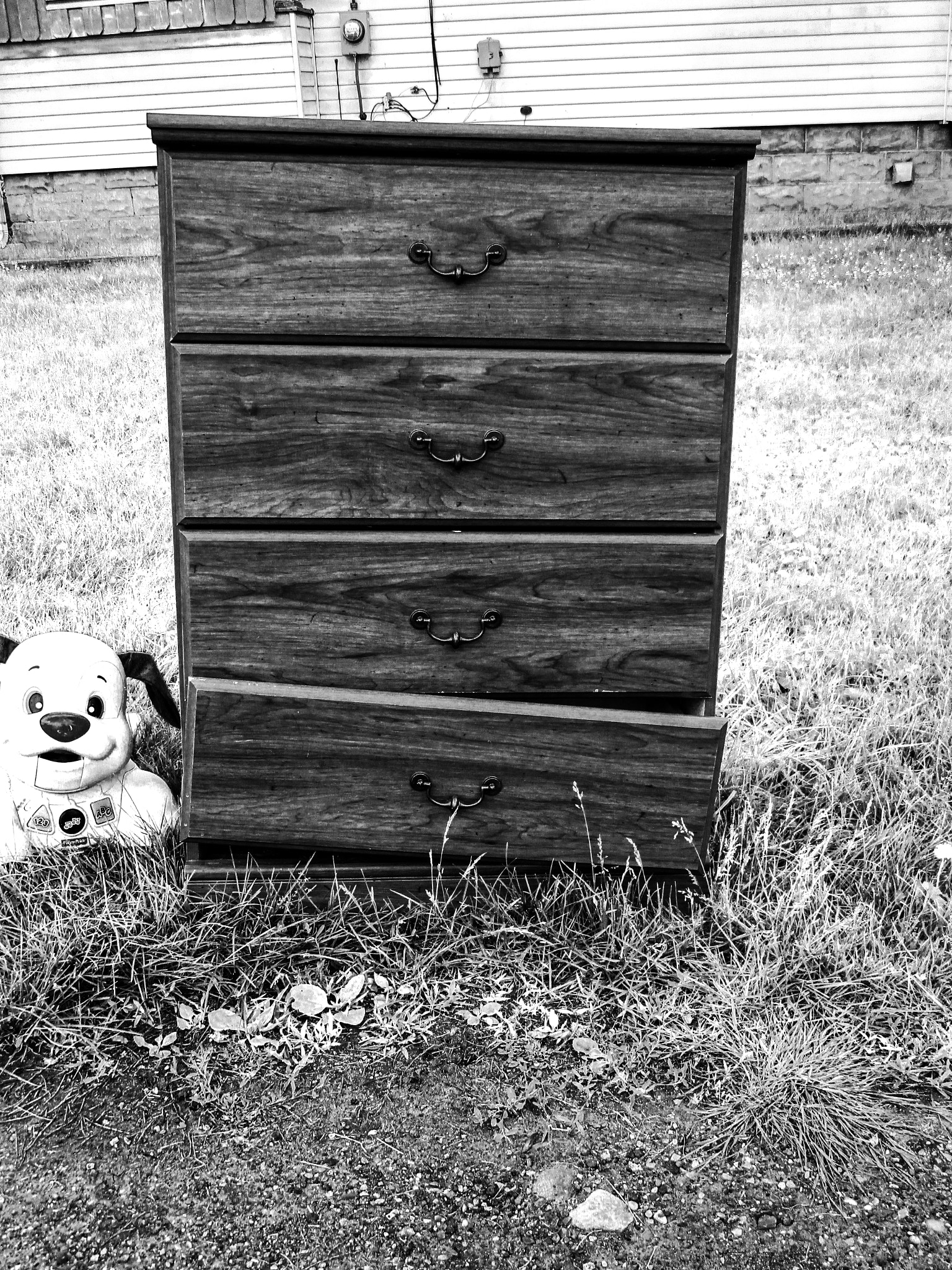 Canon PowerShot ELPH 160 (IXUS 160 / IXY 150) sample photo. Dresser drawers photography