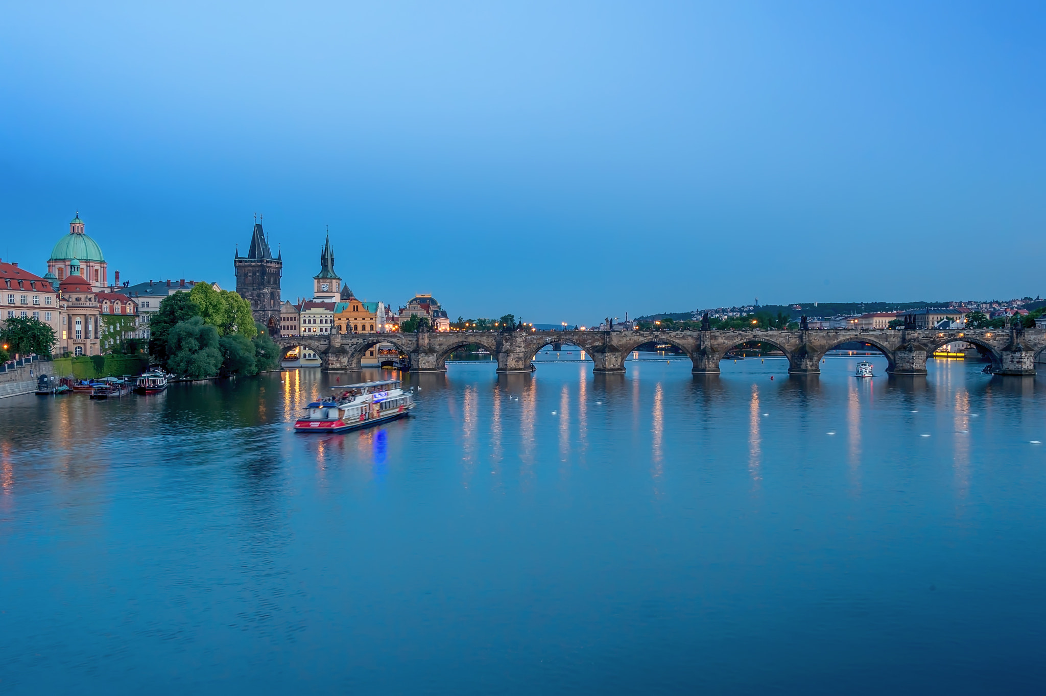 Nikon D4S sample photo. Prague, czech republic (sunday evening) photography