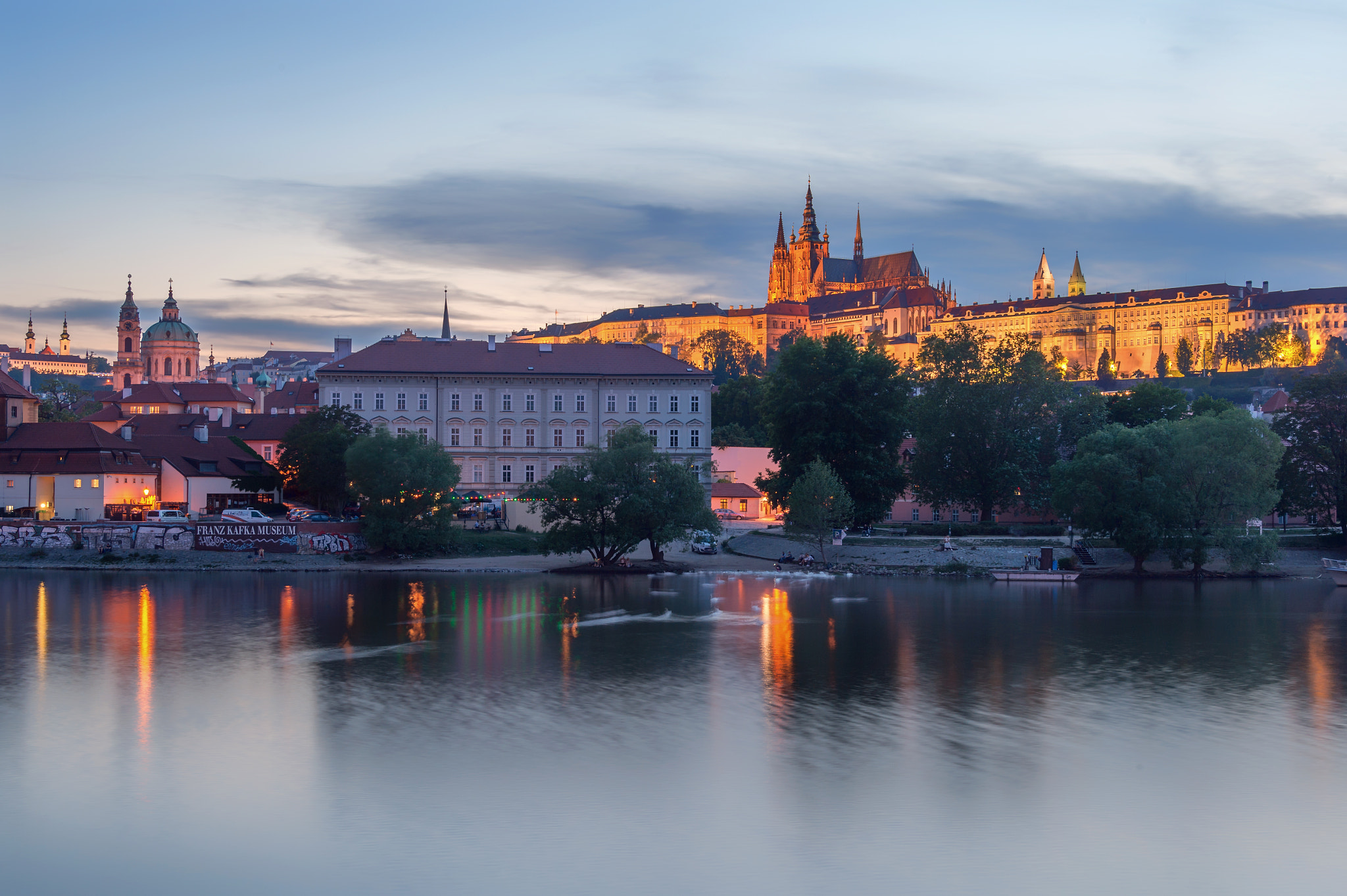 Nikon D4S + Nikon AF-S Nikkor 28-300mm F3.5-5.6G ED VR sample photo. Prague, czech republic (sunday evening) photography