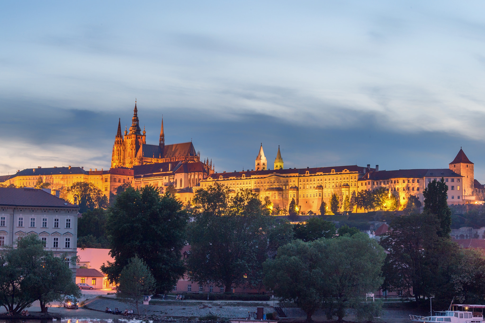 Nikon D4S + Nikon AF-S Nikkor 28-300mm F3.5-5.6G ED VR sample photo. Prague, czech republic (sunday evening) photography