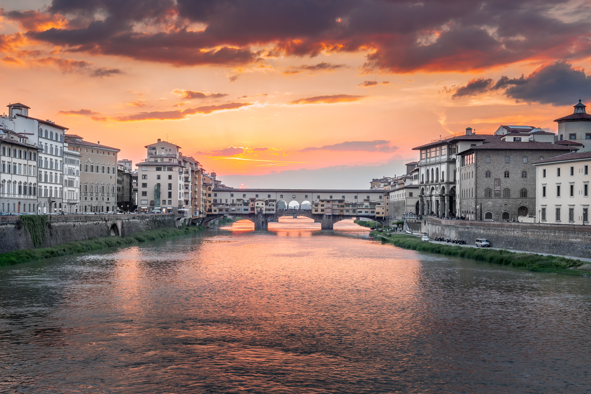 Canon EOS 100D (EOS Rebel SL1 / EOS Kiss X7) sample photo. Sunset at ponte vecchio. photography