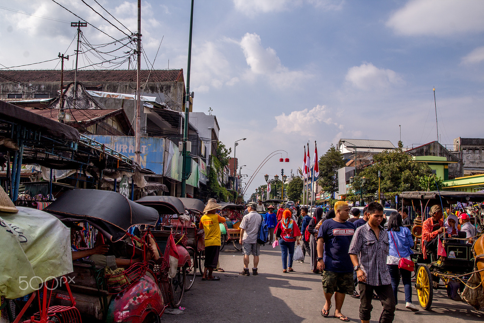 Tamron SP AF 17-50mm F2.8 XR Di II LD Aspherical (IF) sample photo. The crowd photography