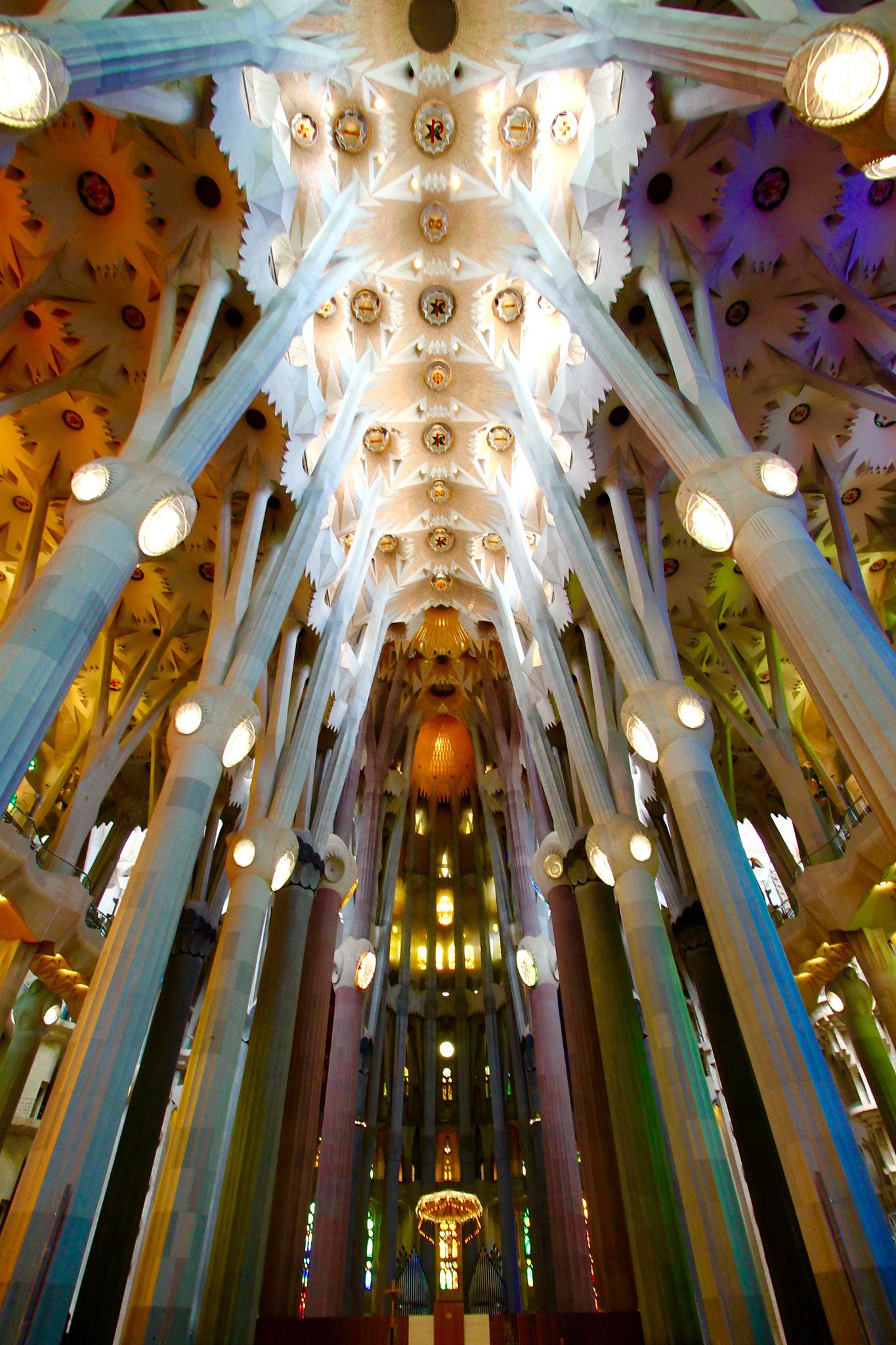 Canon EOS 1100D (EOS Rebel T3 / EOS Kiss X50) + Canon 10-24mm sample photo. La sagrada familia photography