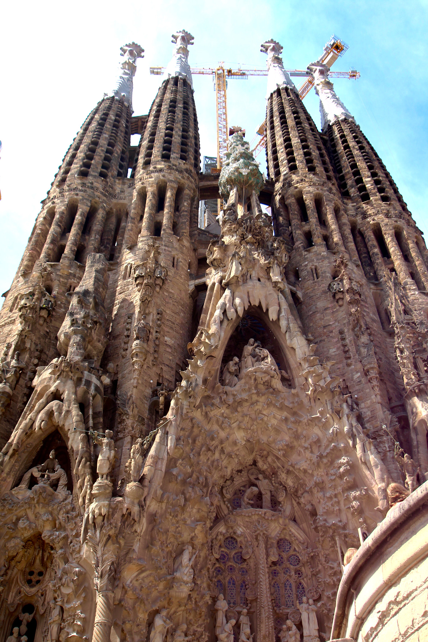 Canon 10-24mm sample photo. La sagrada familia, front view photography