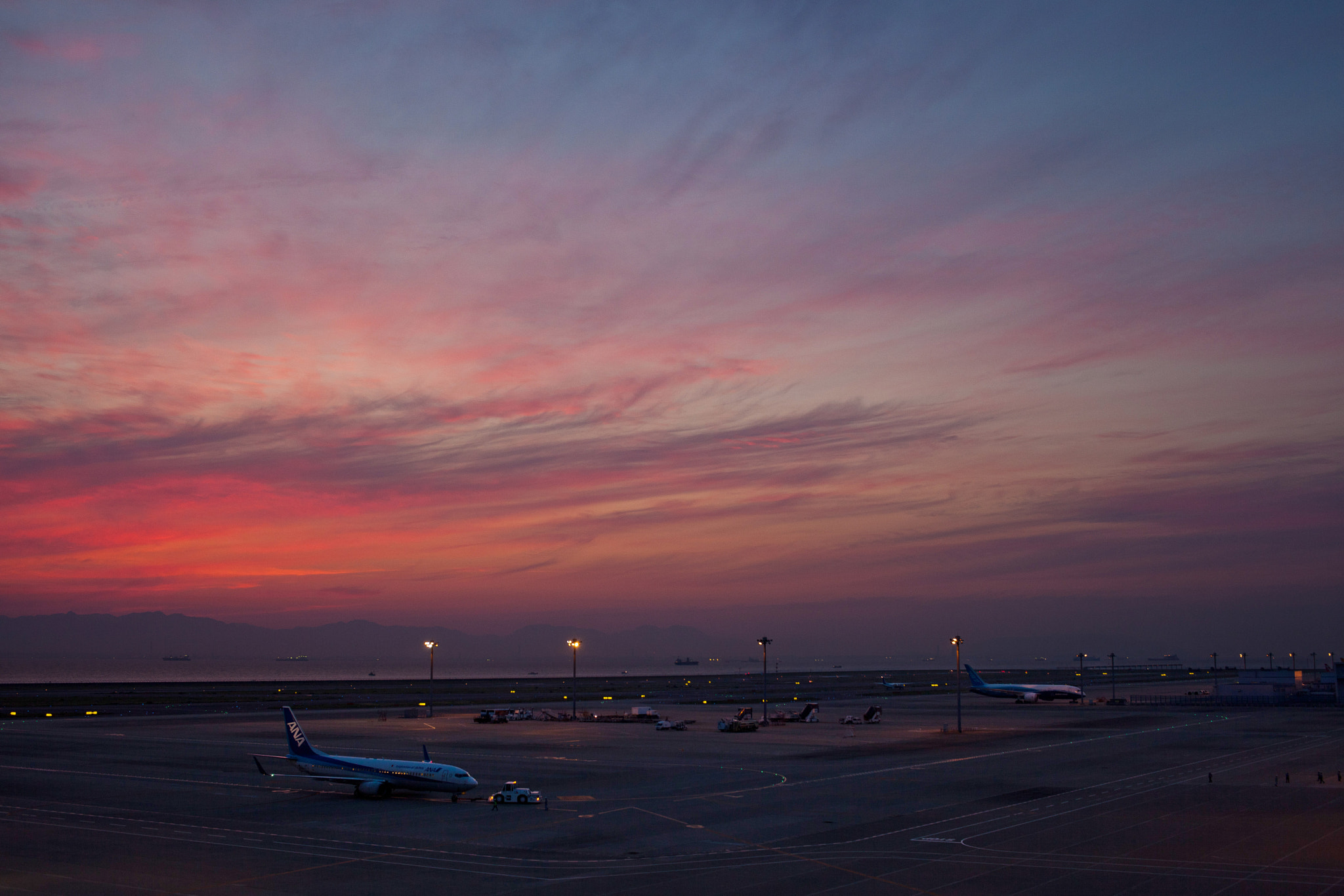 Voigtlander Ultron 40mm f/2 SLII Aspherical sample photo. Sunset airport photography