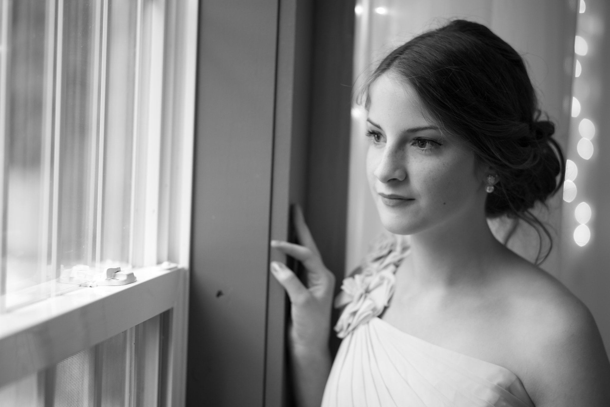 Leica Summarit-M 90mm F2.4 sample photo. Young lady looking through the window photography