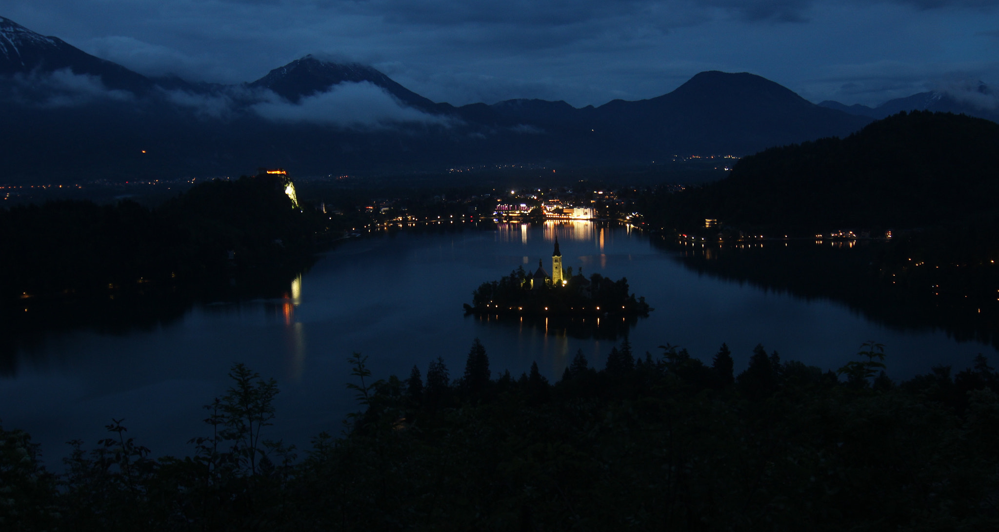 Tokina AT-X Pro 12-24mm F4 (IF) DX sample photo. Bled by night. photography