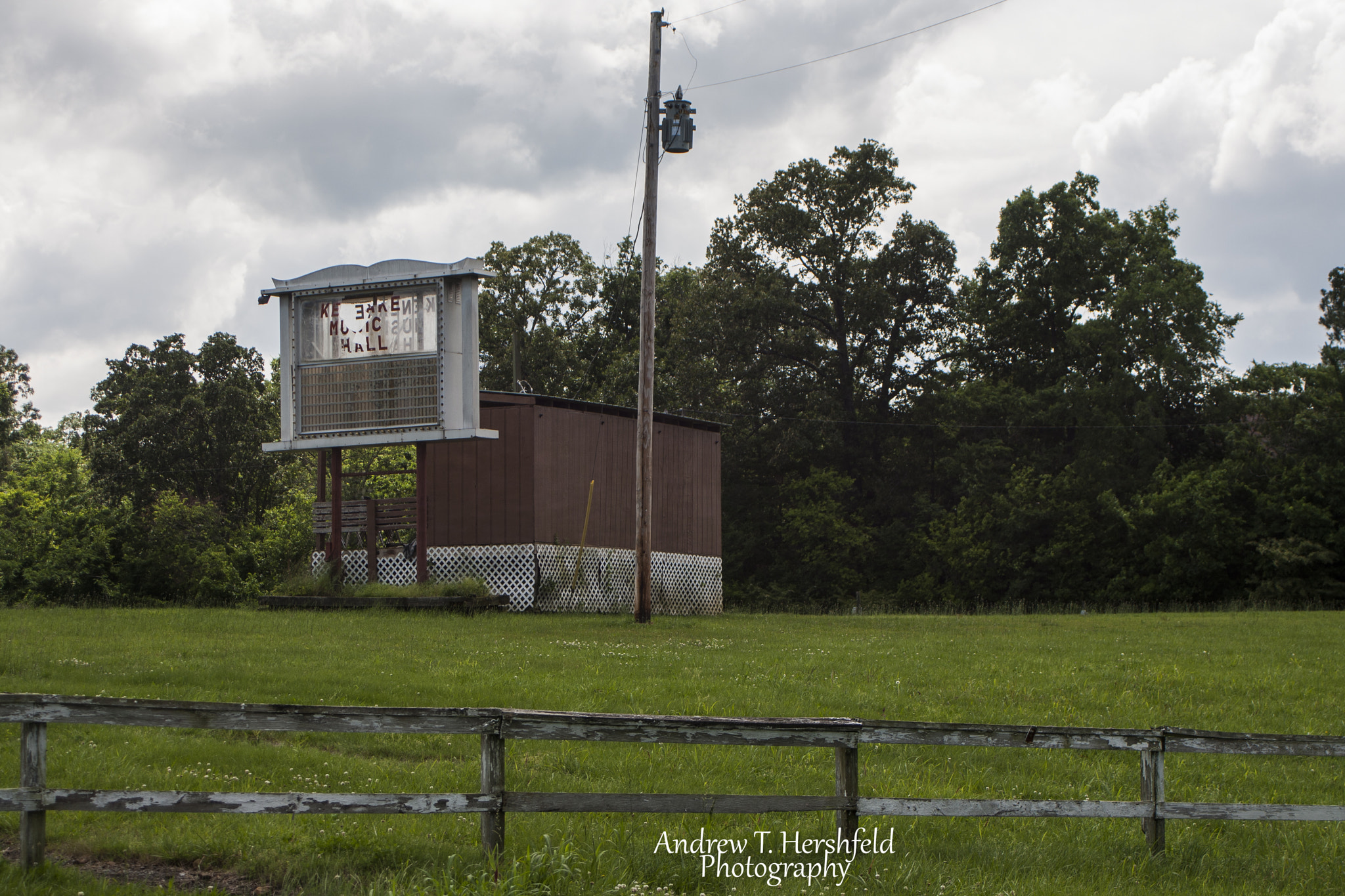 Canon EF 28-80mm f/3.5-5.6 sample photo. Kentucky lake music hall photography
